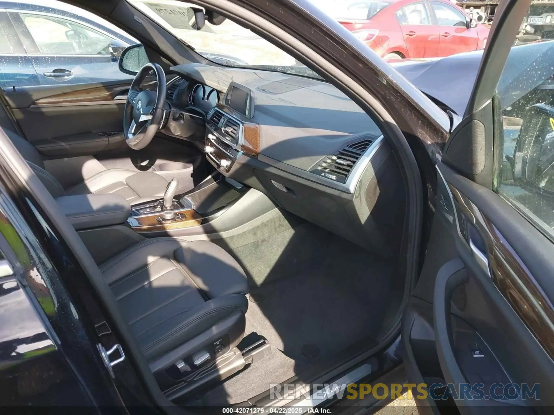 5 Photograph of a damaged car 5UXTR9C58KLD92243 BMW X3 2019