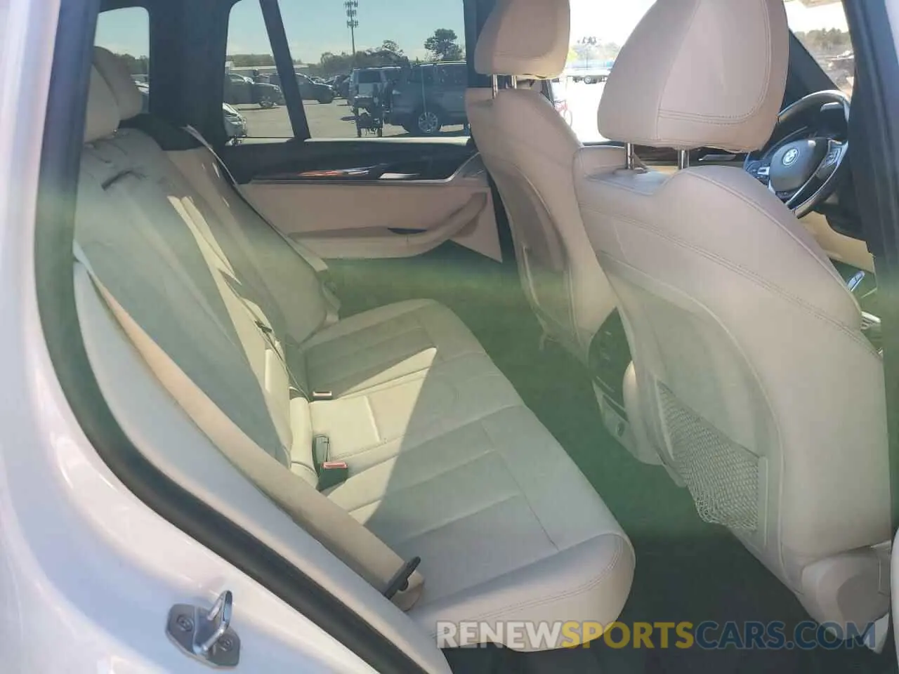 11 Photograph of a damaged car 5UXTR9C58KLP77864 BMW X3 2019