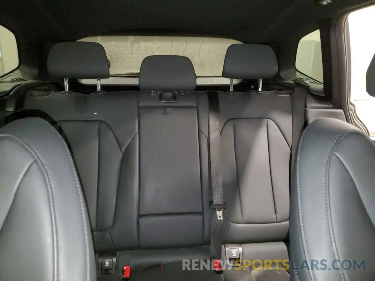 10 Photograph of a damaged car 5UXTR9C58KLP81722 BMW X3 2019