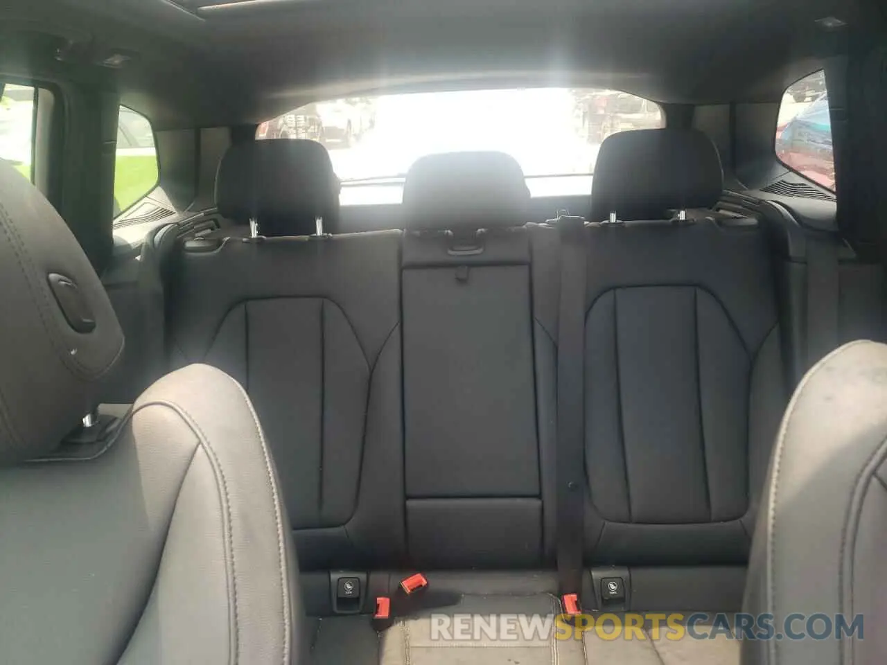 10 Photograph of a damaged car 5UXTR9C58KLR07111 BMW X3 2019