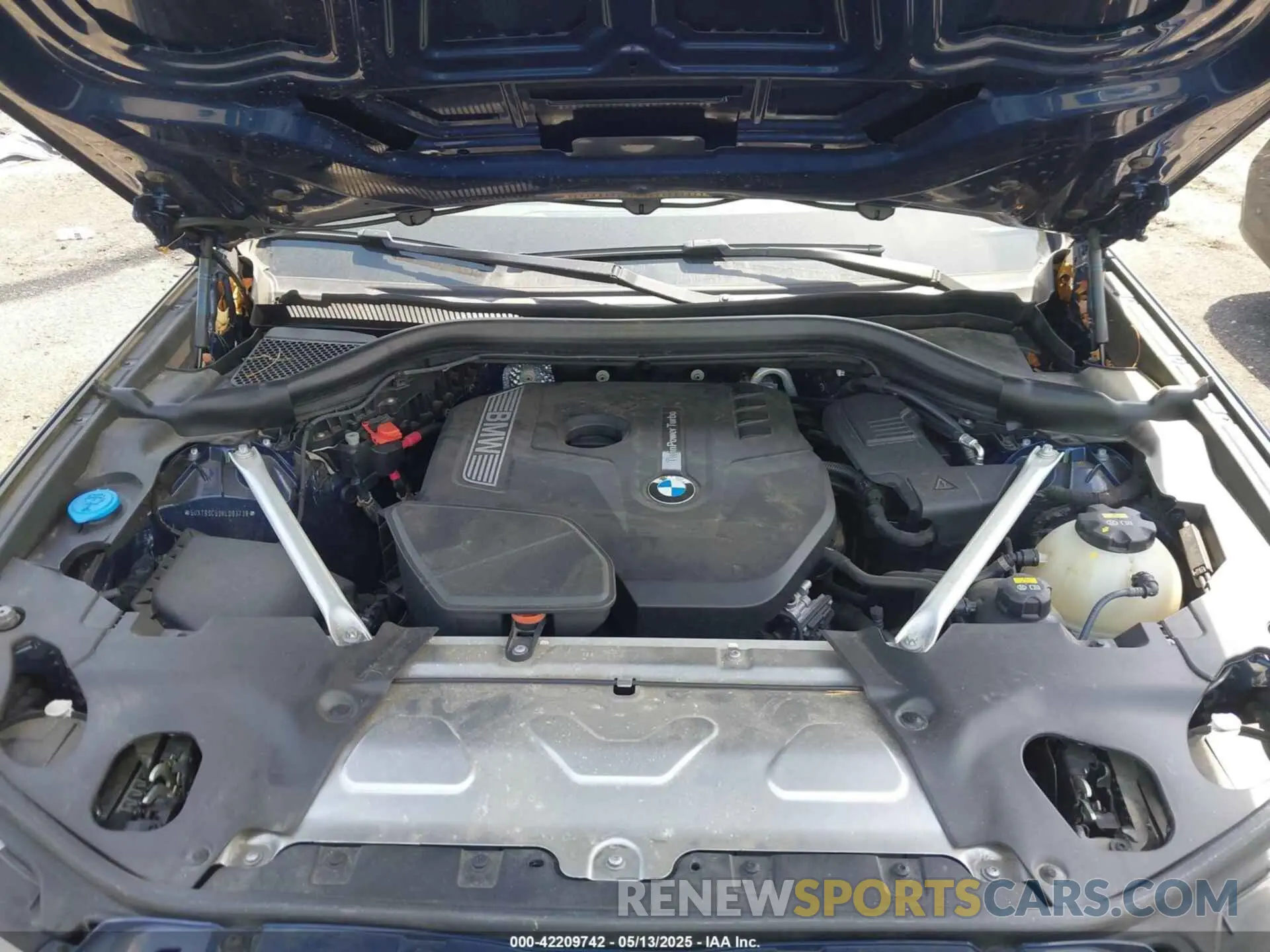 10 Photograph of a damaged car 5UXTR9C59KLD93739 BMW X3 2019