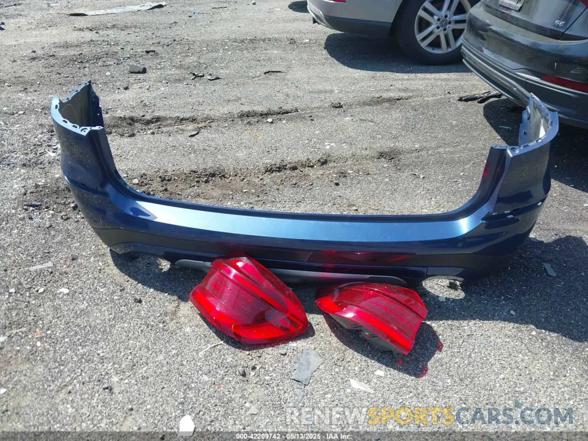 12 Photograph of a damaged car 5UXTR9C59KLD93739 BMW X3 2019
