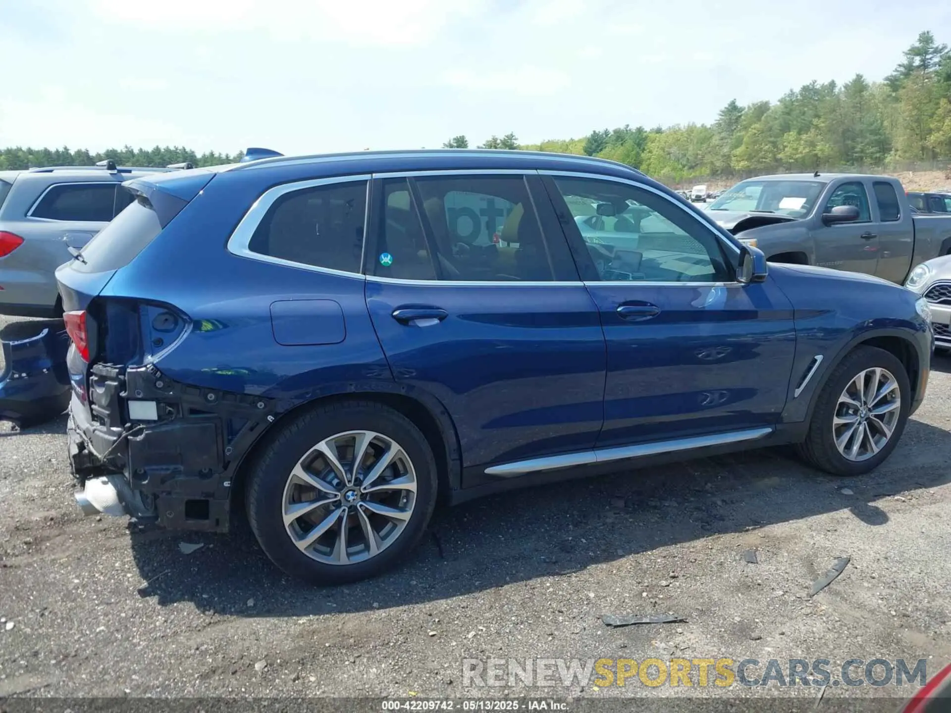 14 Photograph of a damaged car 5UXTR9C59KLD93739 BMW X3 2019