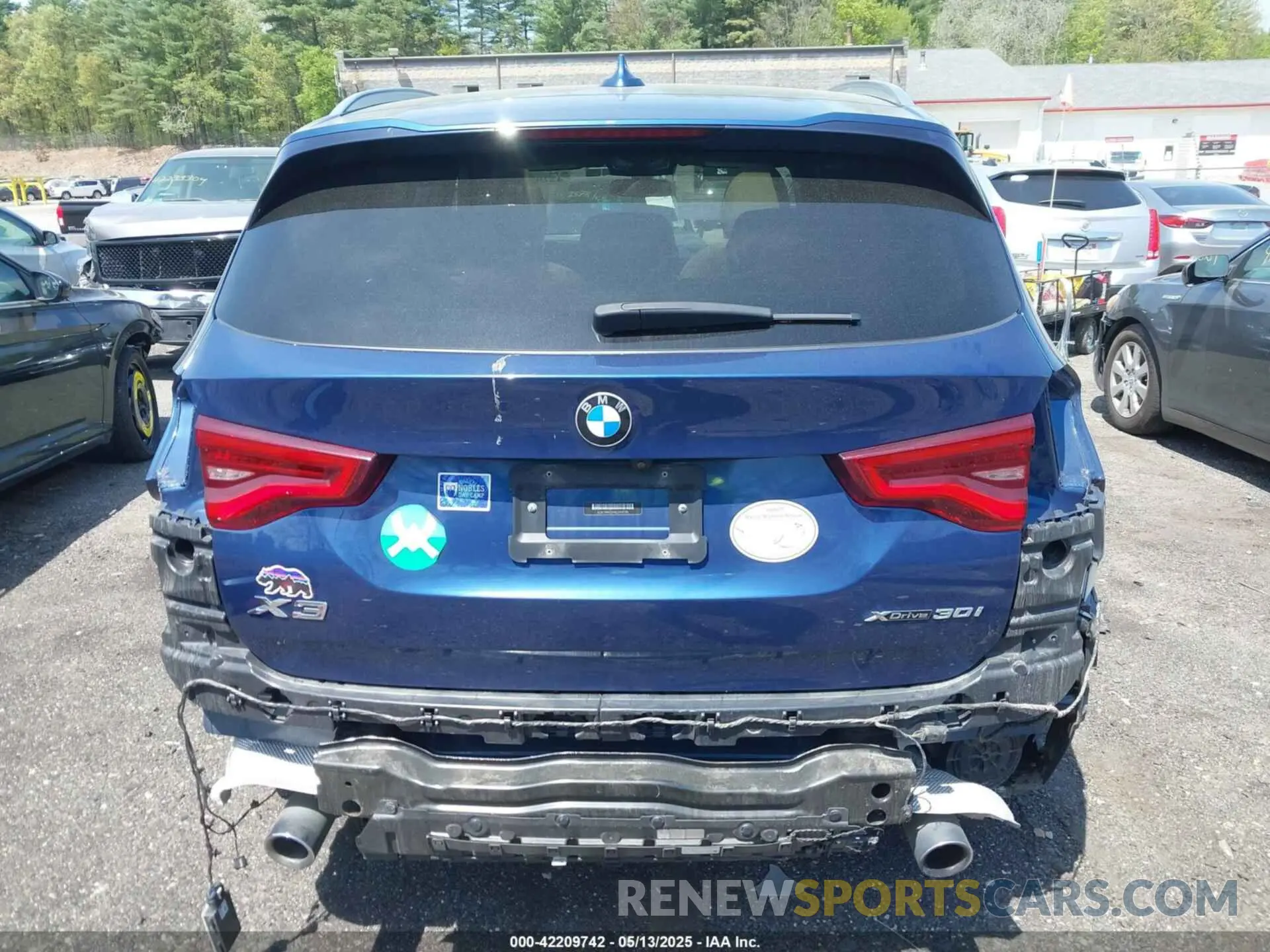 17 Photograph of a damaged car 5UXTR9C59KLD93739 BMW X3 2019
