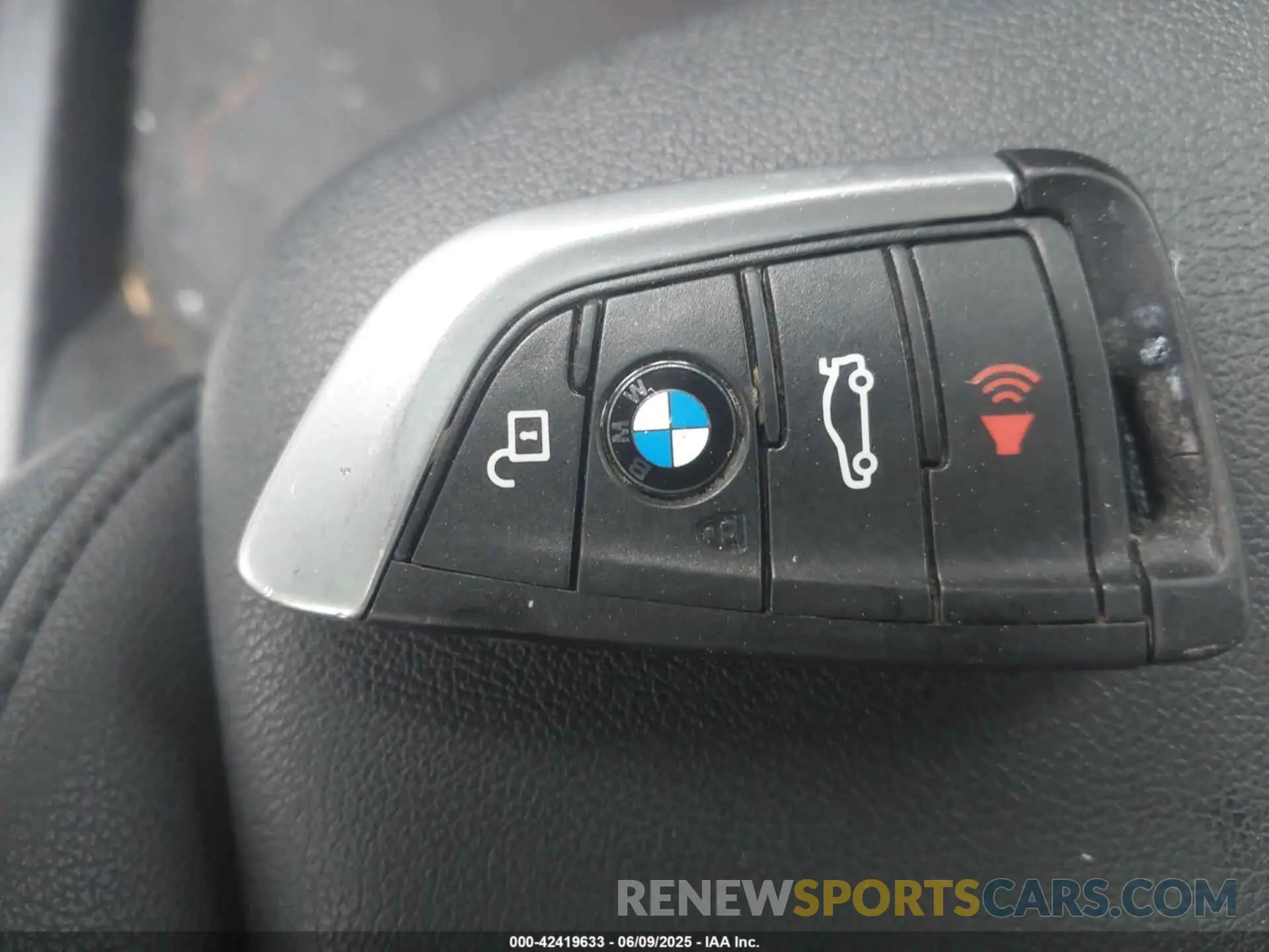 11 Photograph of a damaged car 5UXTR9C59KLE13195 BMW X3 2019