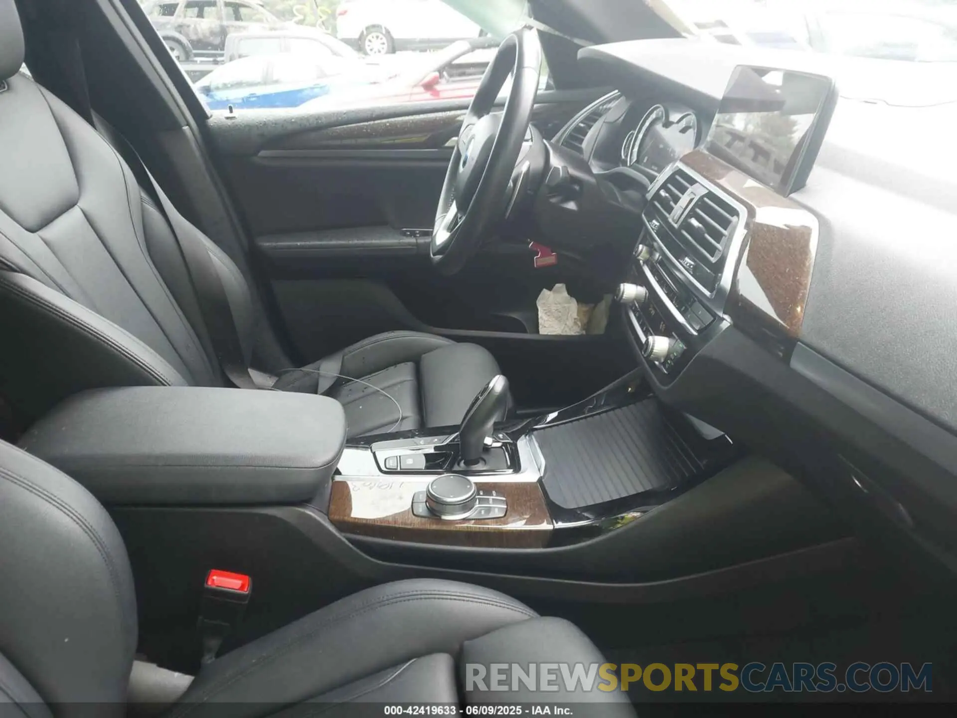 5 Photograph of a damaged car 5UXTR9C59KLE13195 BMW X3 2019