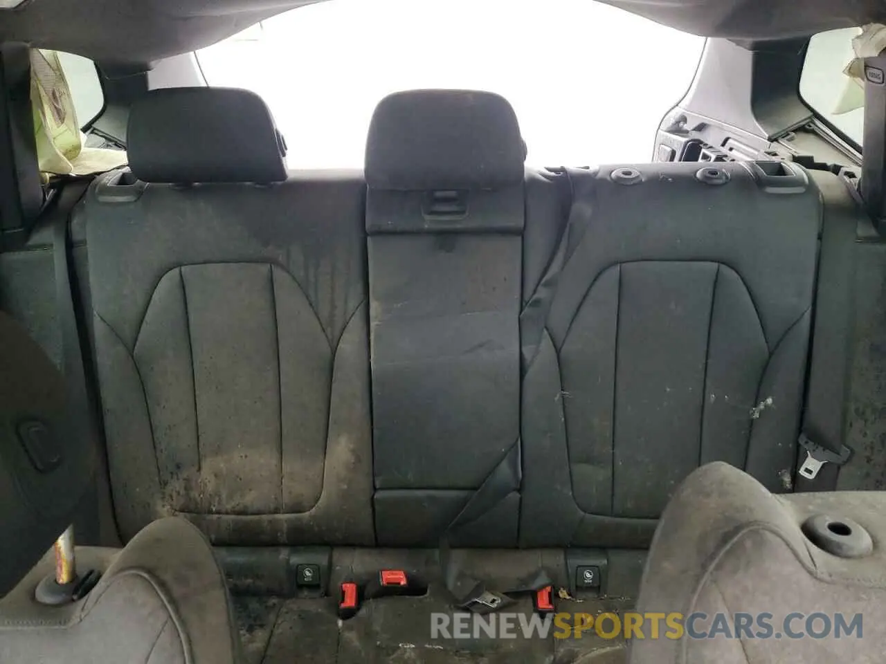 10 Photograph of a damaged car 5UXTR9C59KLE18316 BMW X3 2019
