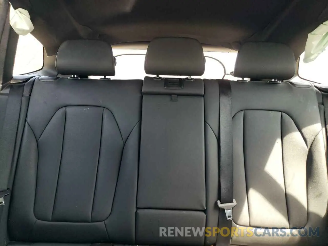 10 Photograph of a damaged car 5UXTR9C59KLE19501 BMW X3 2019