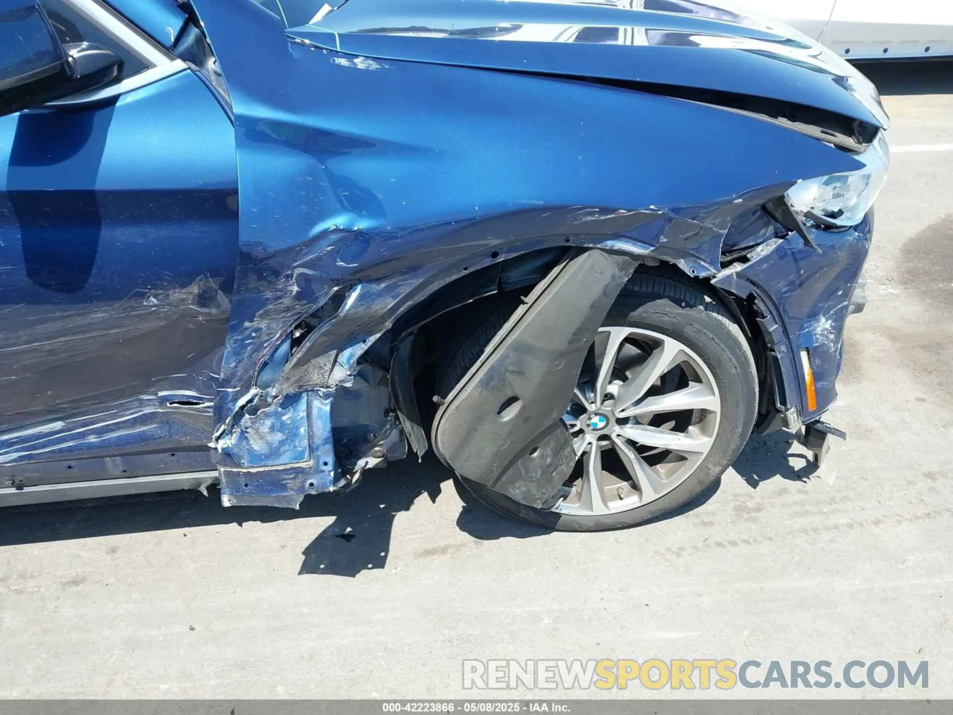 17 Photograph of a damaged car 5UXTR9C59KLR05142 BMW X3 2019