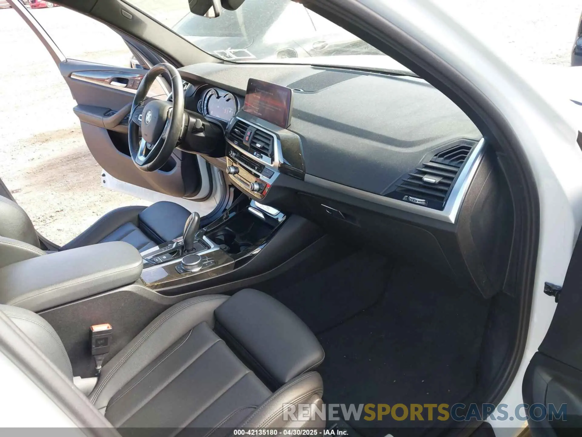 5 Photograph of a damaged car 5UXTR9C59KLR10759 BMW X3 2019