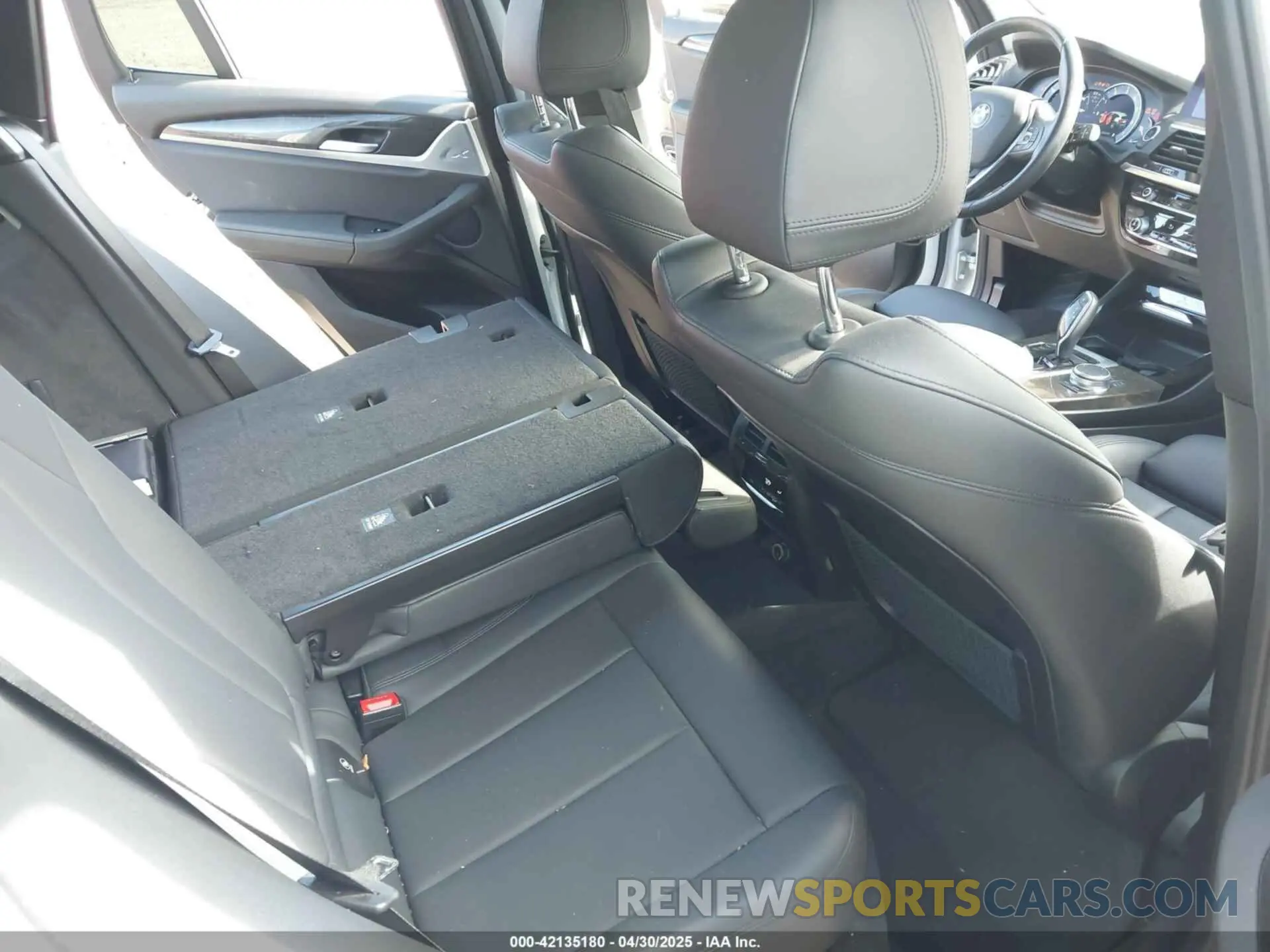 8 Photograph of a damaged car 5UXTR9C59KLR10759 BMW X3 2019
