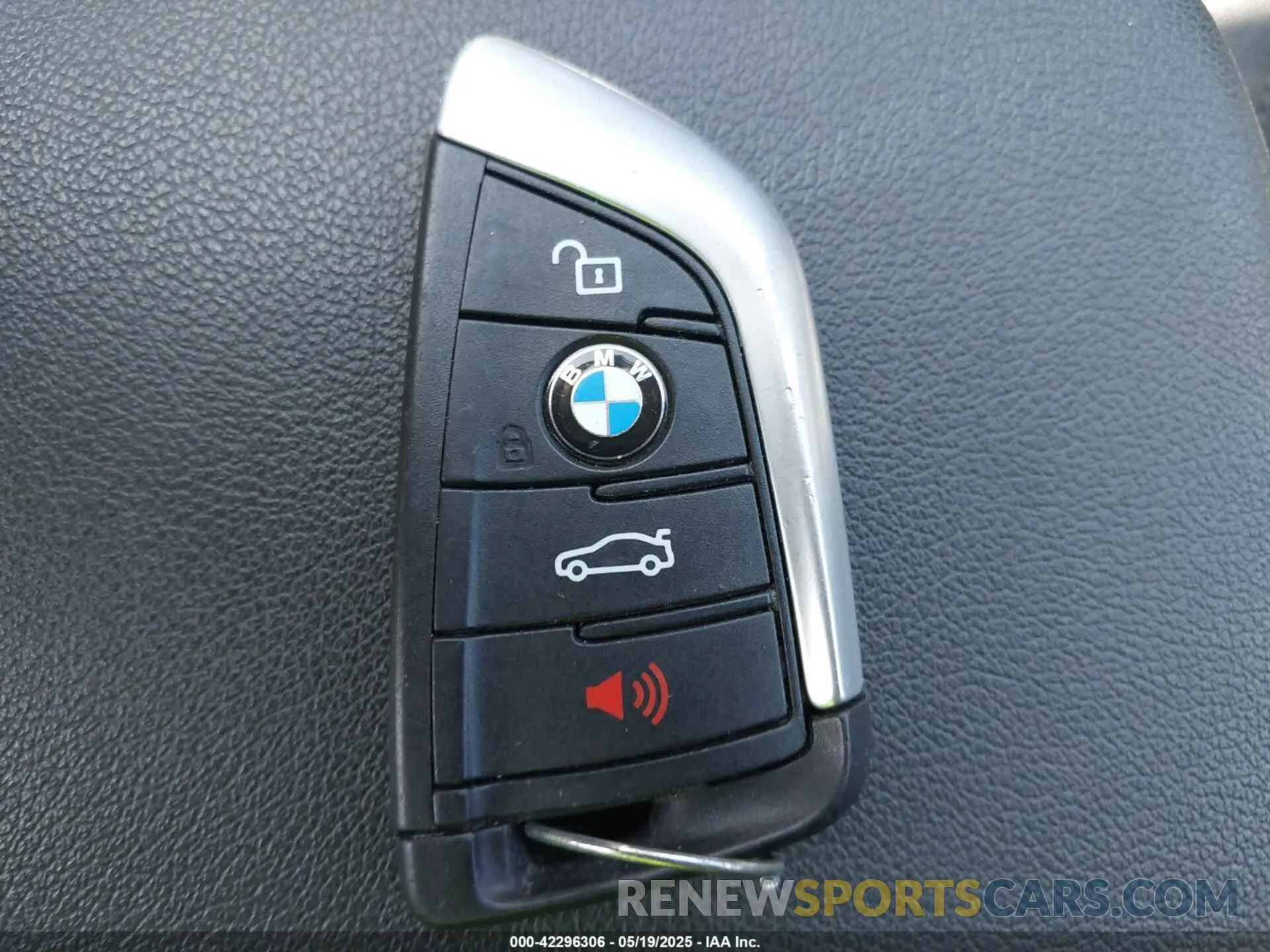11 Photograph of a damaged car 5UXTR9C5XKLD90591 BMW X3 2019