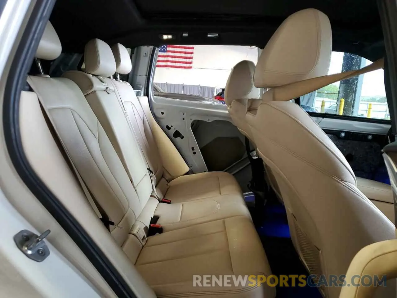 11 Photograph of a damaged car 5UXTR9C5XKLD93622 BMW X3 2019