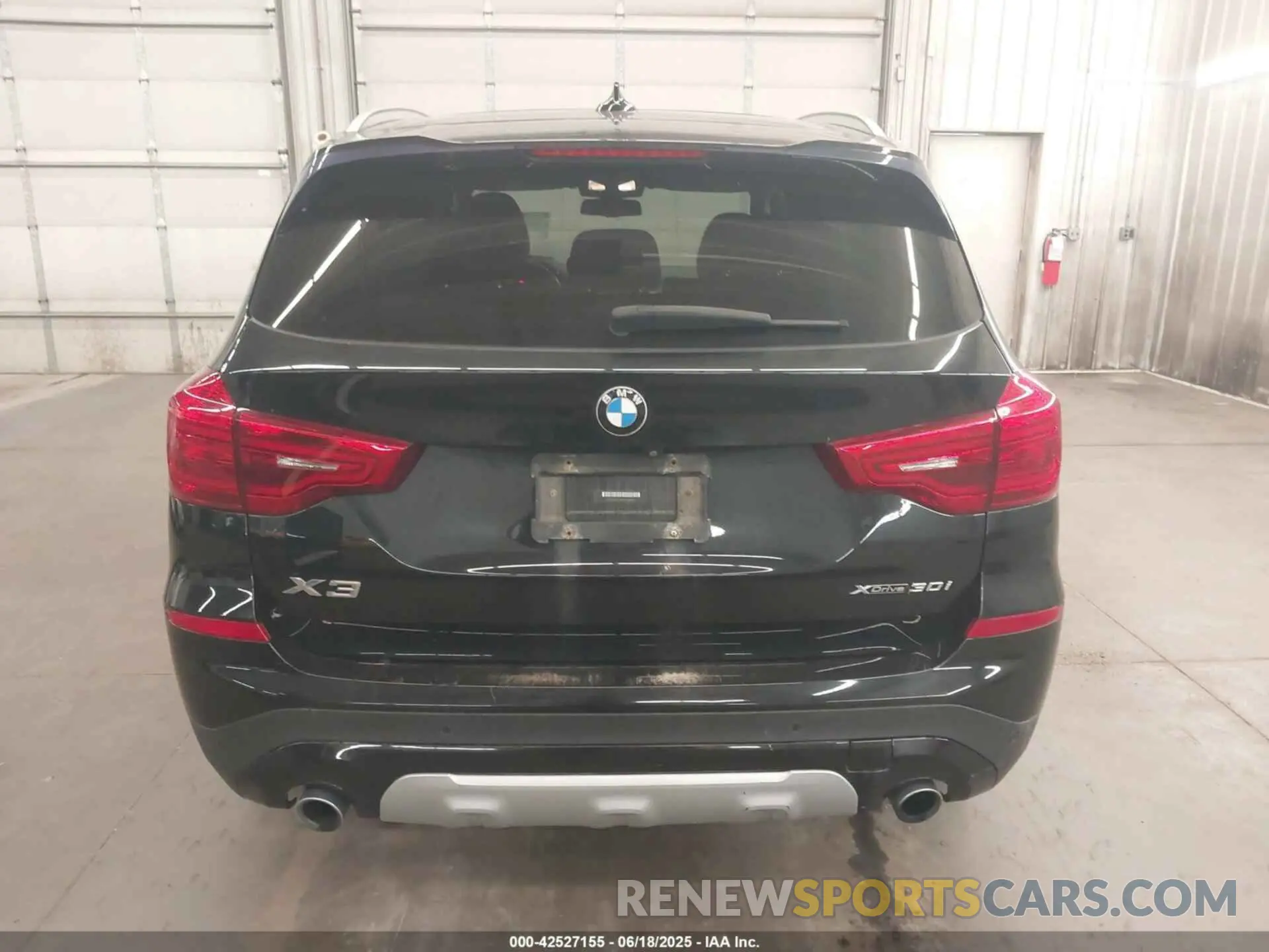 17 Photograph of a damaged car 5UXTR9C5XKLD94480 BMW X3 2019
