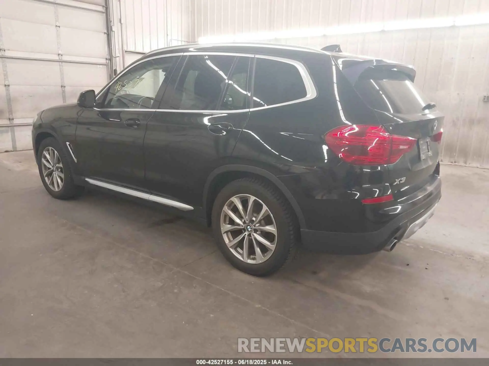 3 Photograph of a damaged car 5UXTR9C5XKLD94480 BMW X3 2019