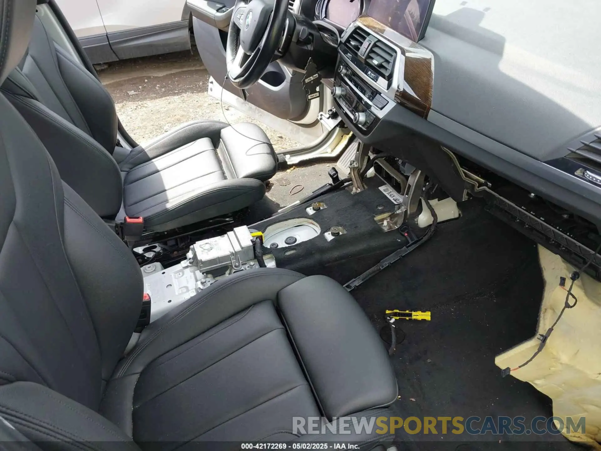 5 Photograph of a damaged car 5UXTR9C5XKLD95127 BMW X3 2019