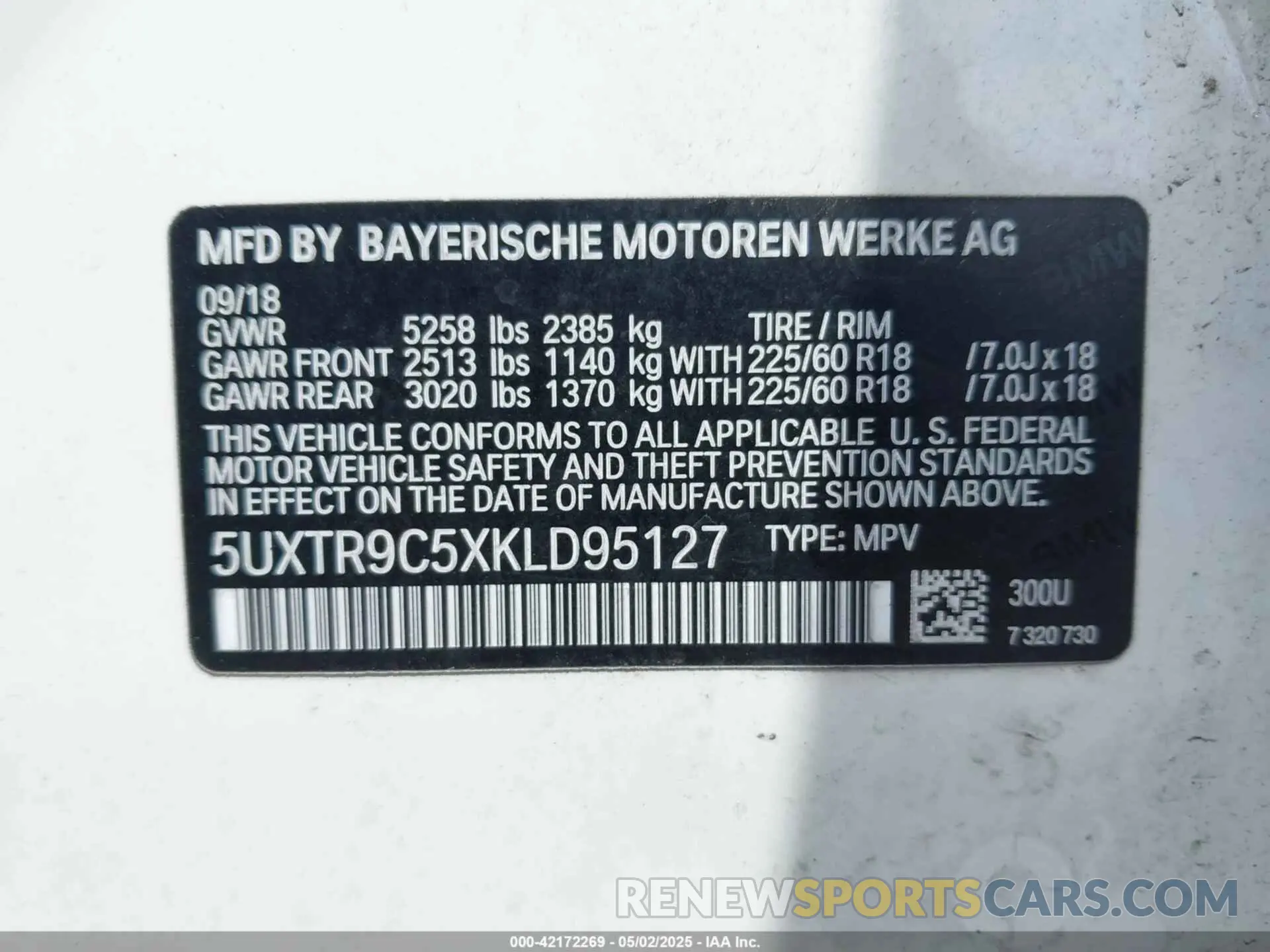 9 Photograph of a damaged car 5UXTR9C5XKLD95127 BMW X3 2019