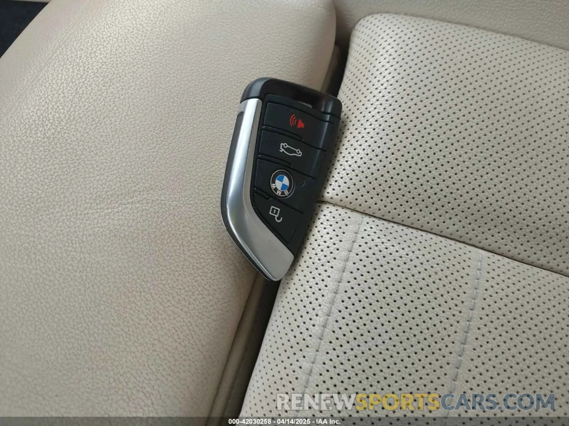 11 Photograph of a damaged car 5UXTR9C5XKLE17238 BMW X3 2019