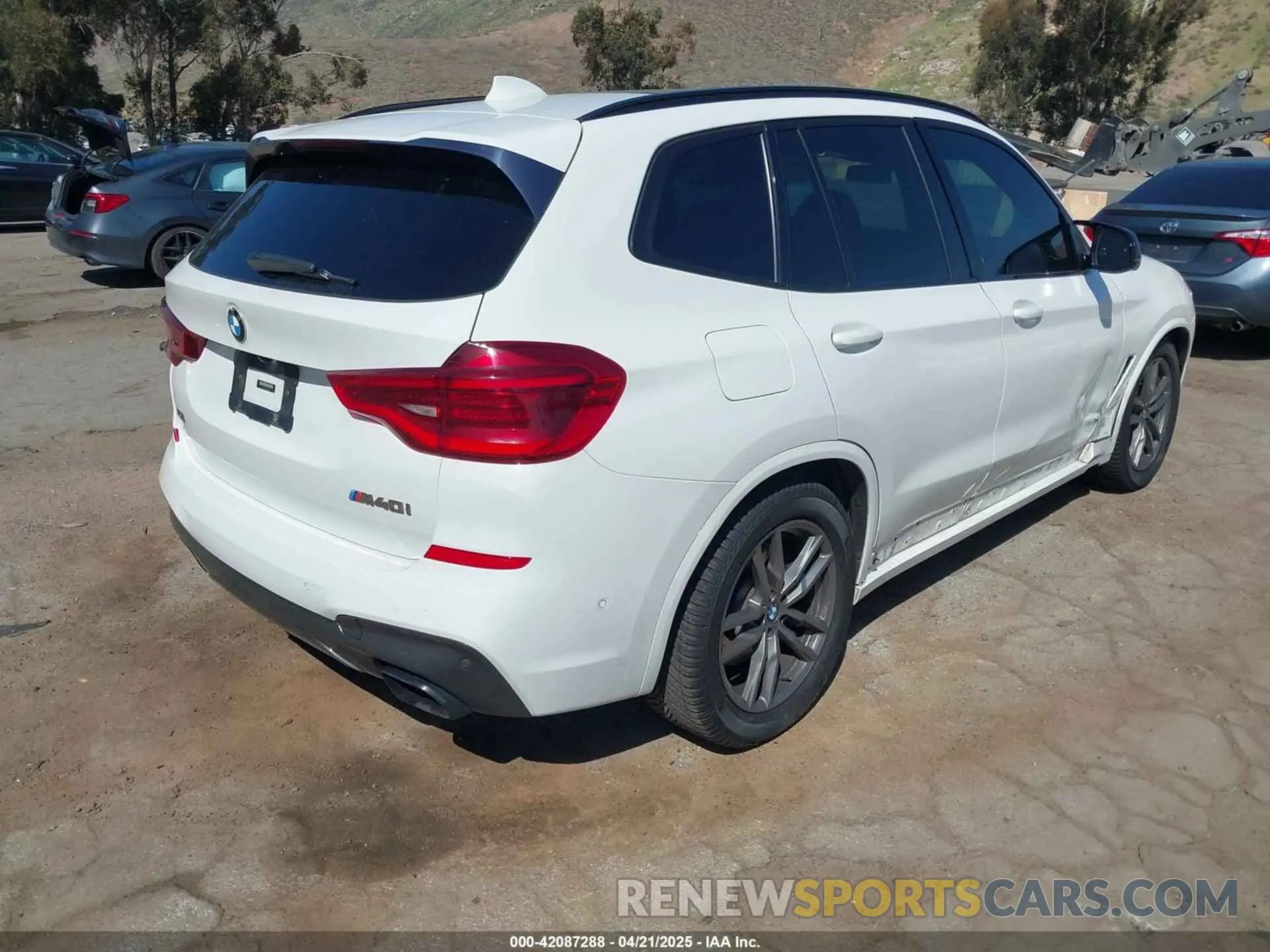 4 Photograph of a damaged car 5UXTS3C50K0Z04822 BMW X3 2019