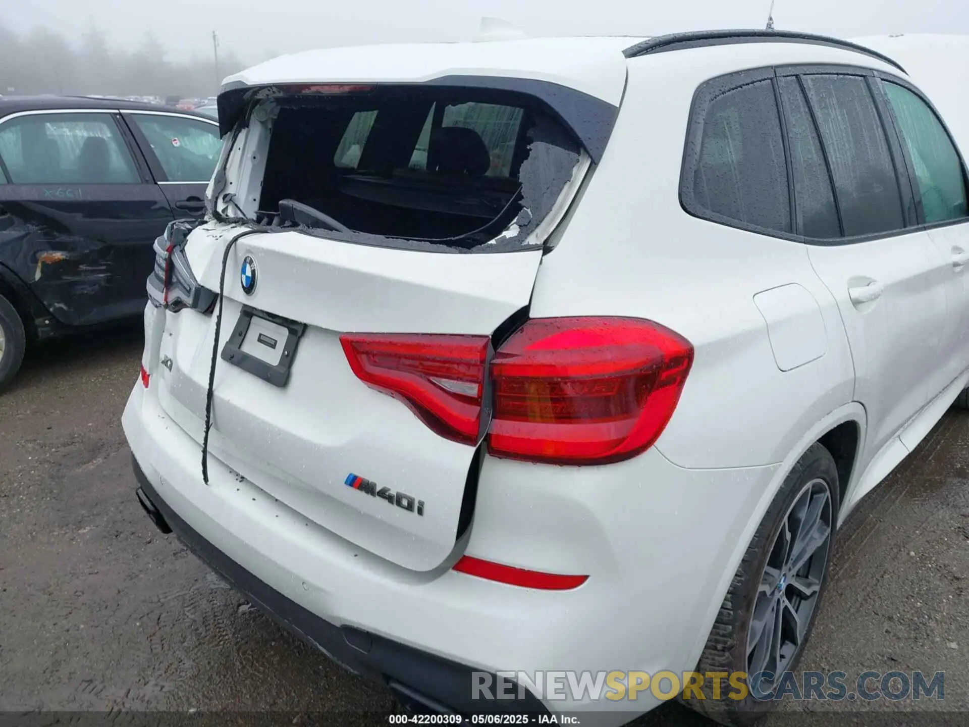 19 Photograph of a damaged car 5UXTS3C56K0Z10351 BMW X3 2019