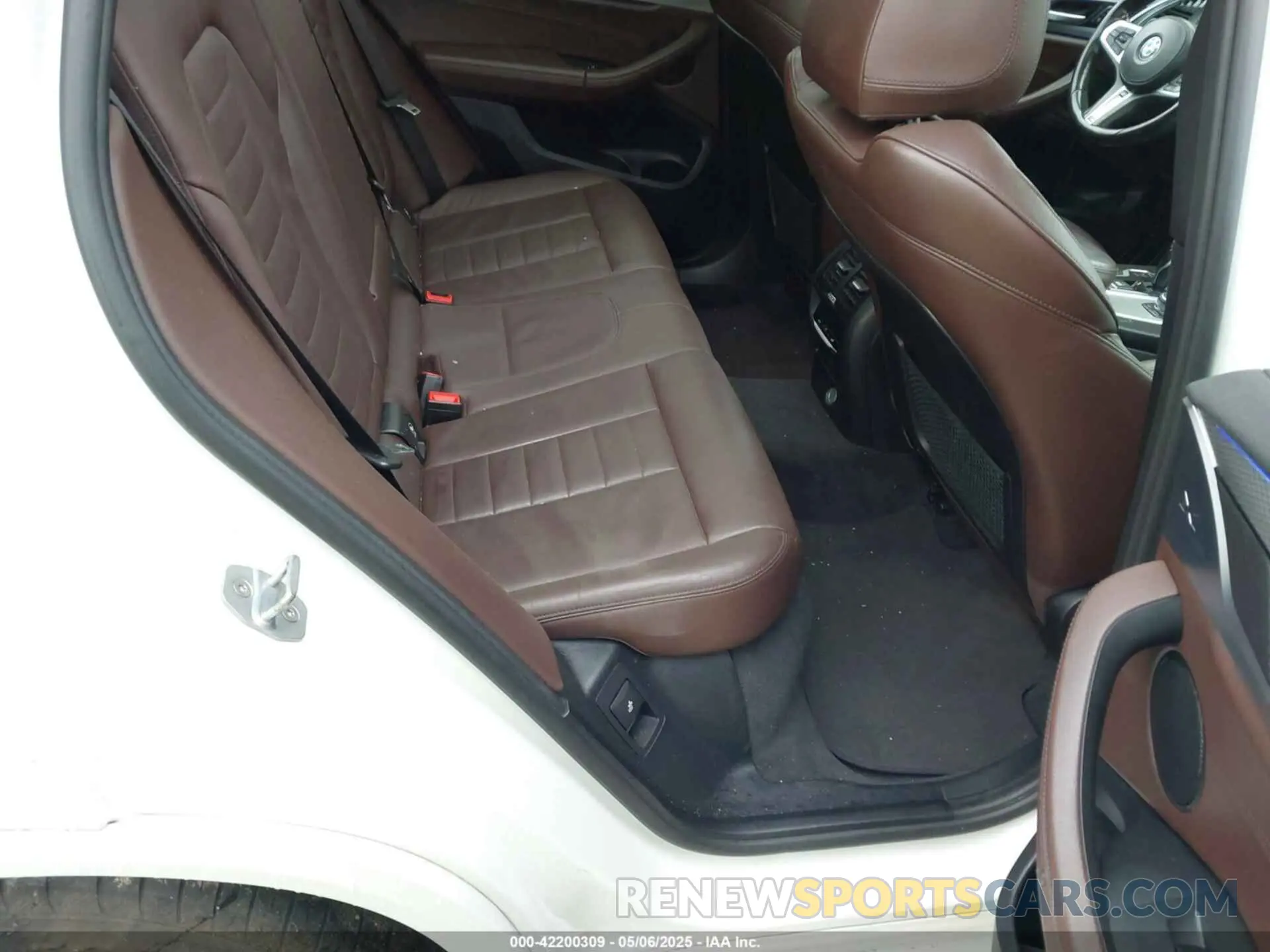 8 Photograph of a damaged car 5UXTS3C56K0Z10351 BMW X3 2019