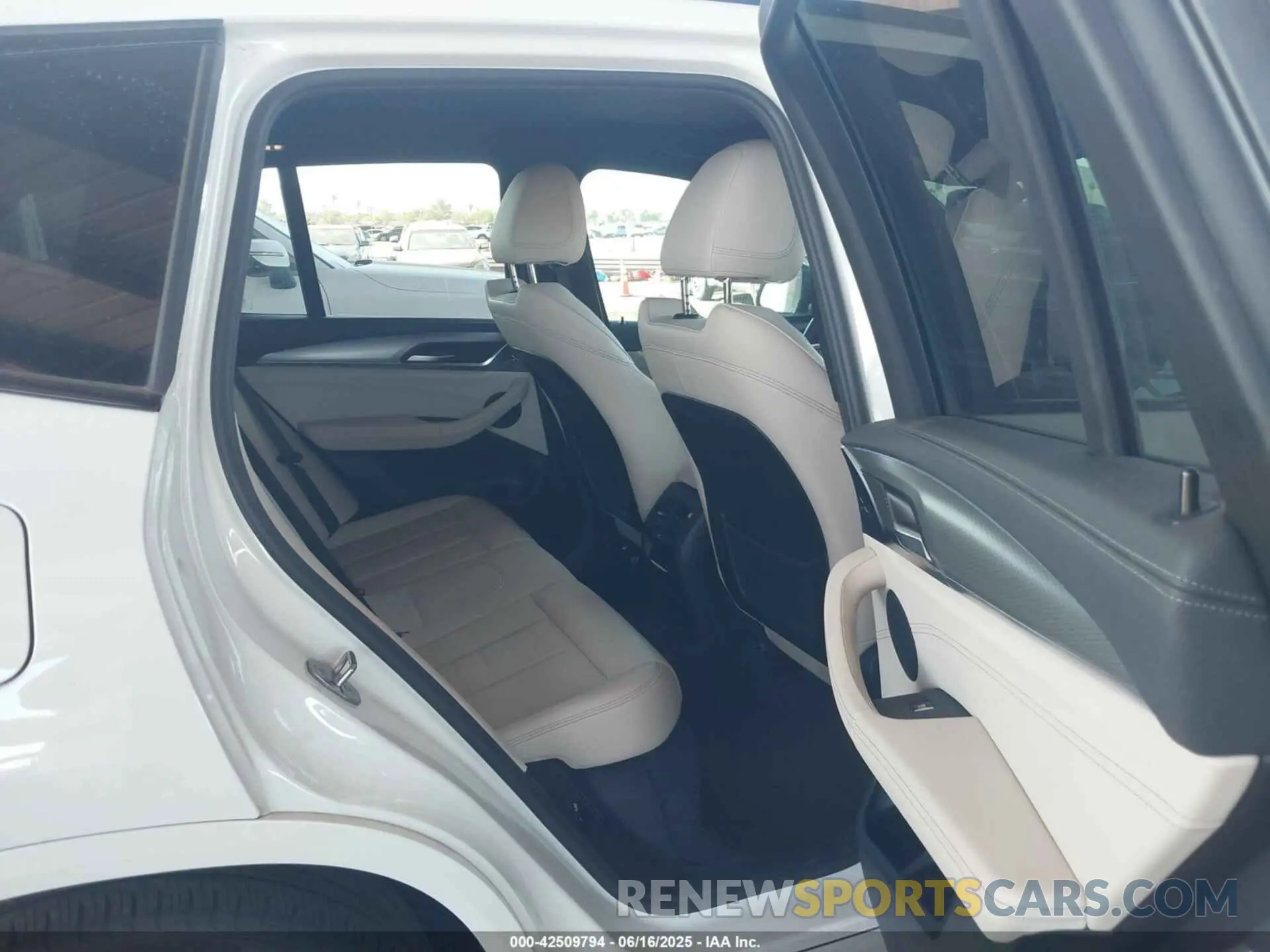 8 Photograph of a damaged car 5UXTS3C57K0Z09161 BMW X3 2019