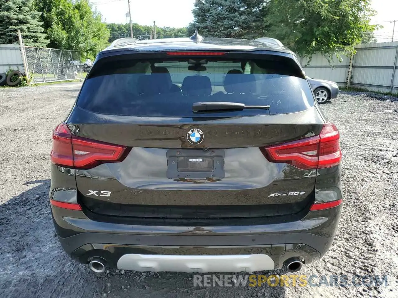6 Photograph of a damaged car 5UXTS1C03L9D25025 BMW X3 2020