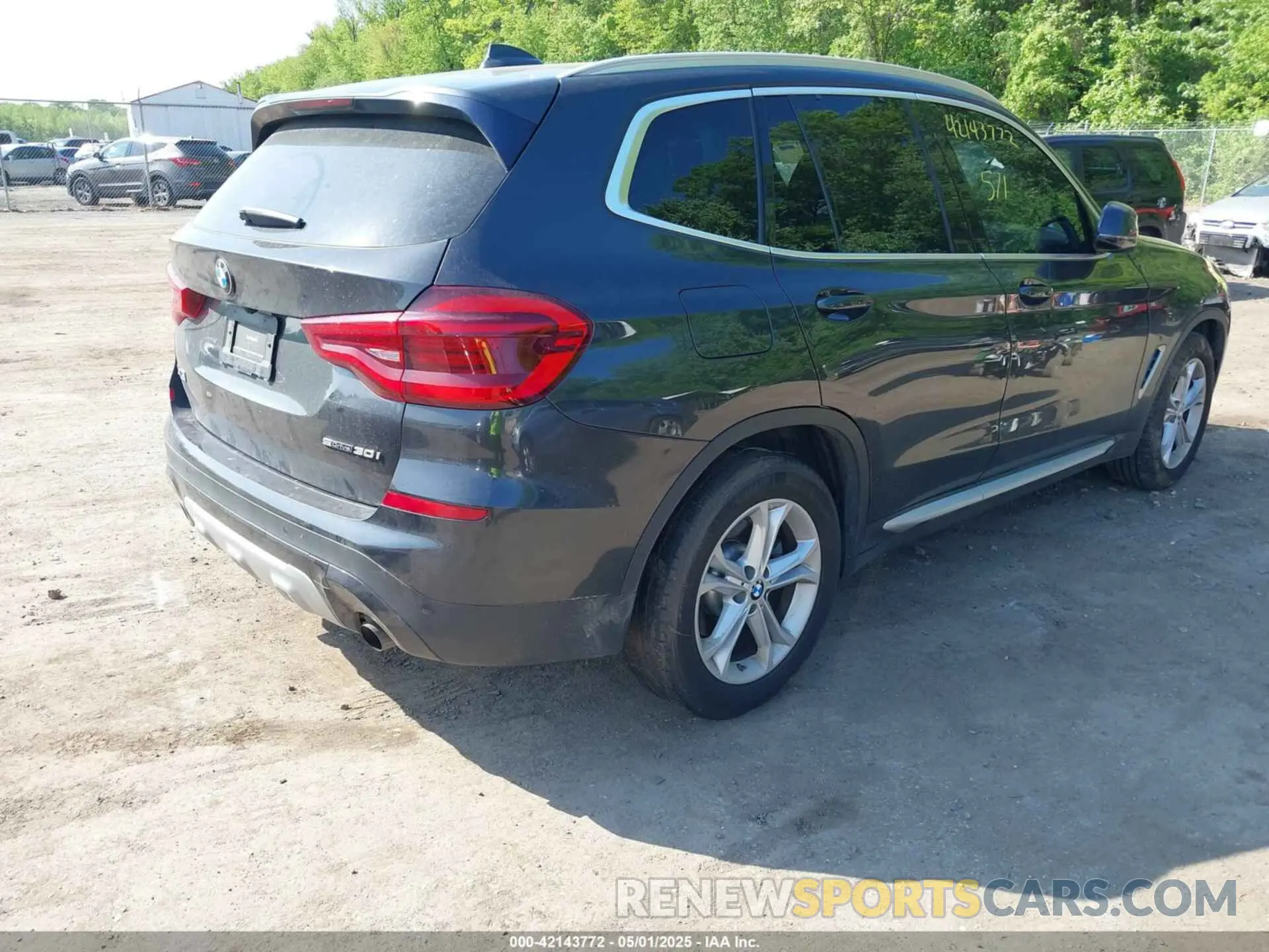 4 Photograph of a damaged car 5UXTY3C00L9B76499 BMW X3 2020