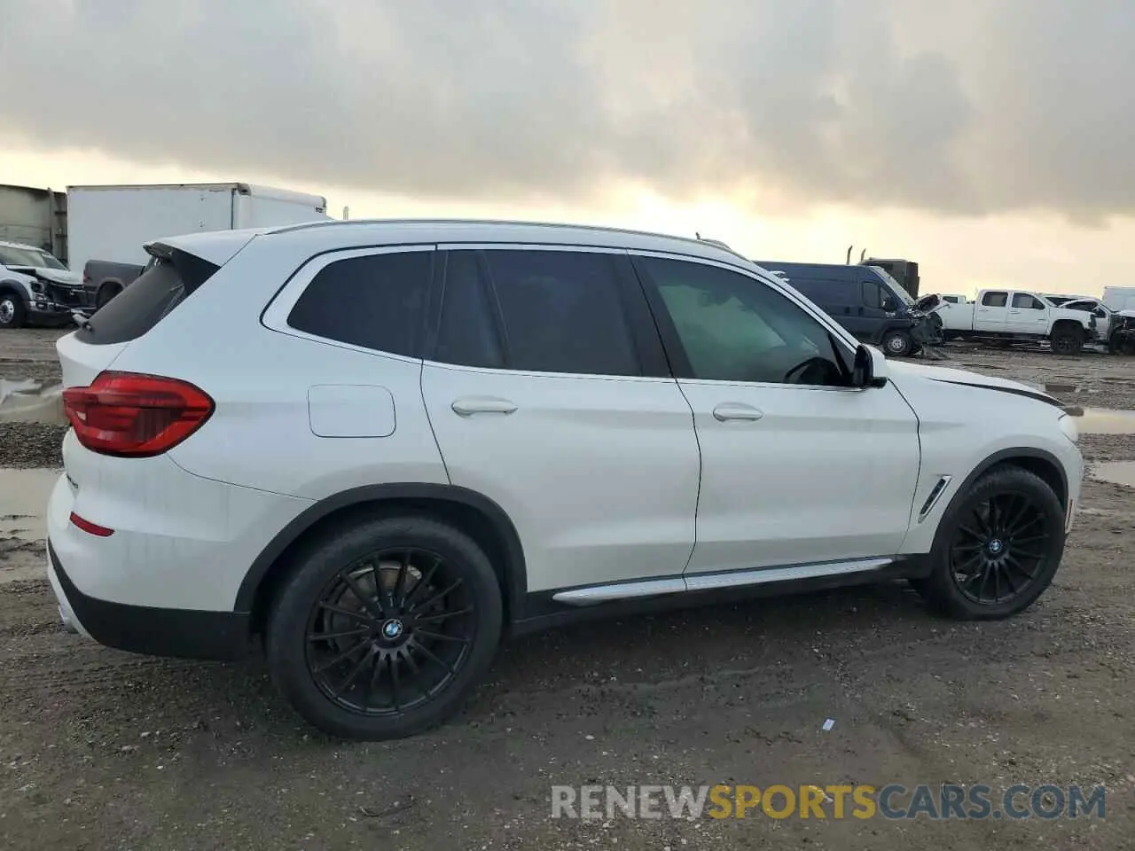 3 Photograph of a damaged car 5UXTY3C00L9C64579 BMW X3 2020