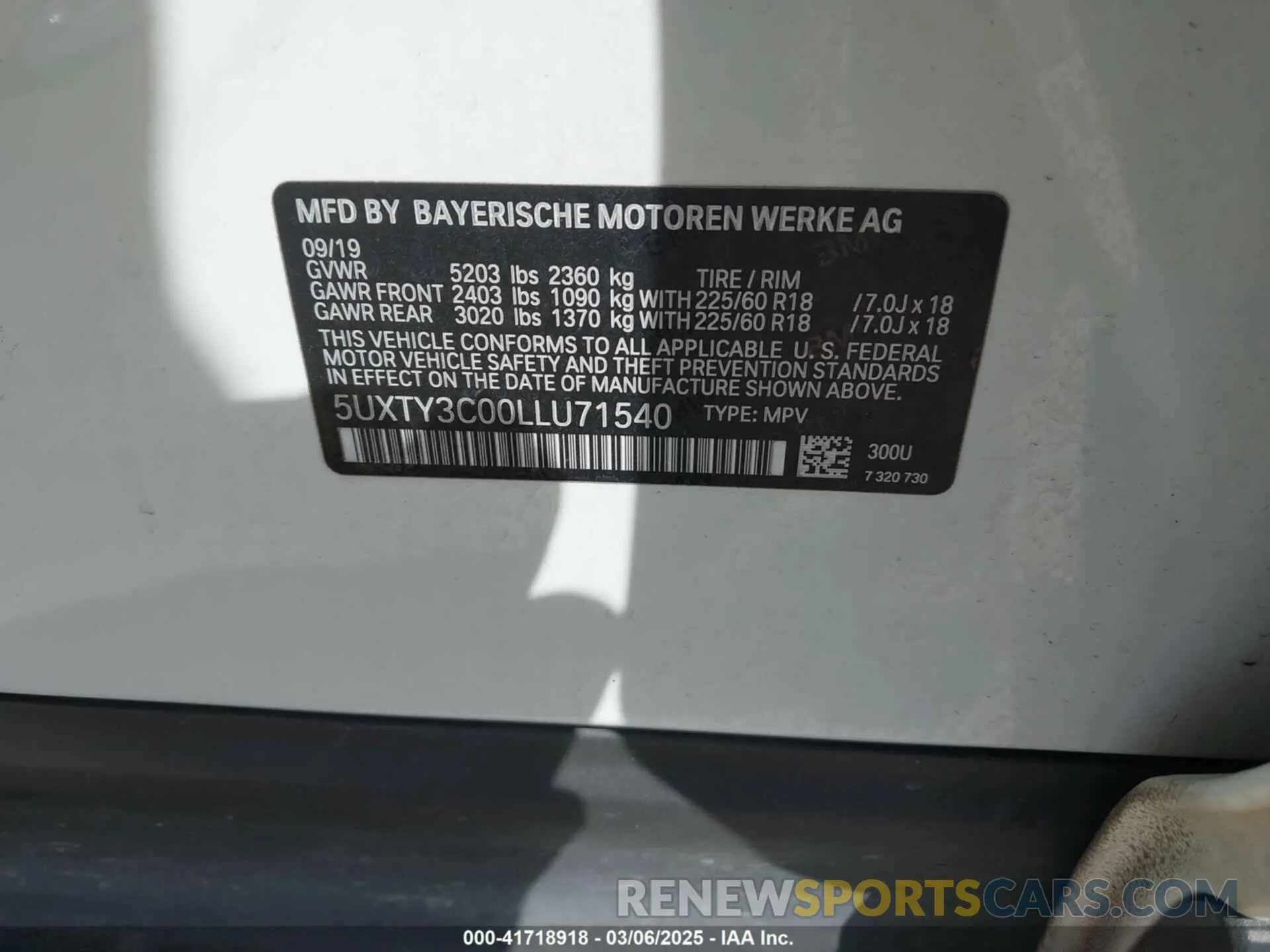 9 Photograph of a damaged car 5UXTY3C00LLU71540 BMW X3 2020