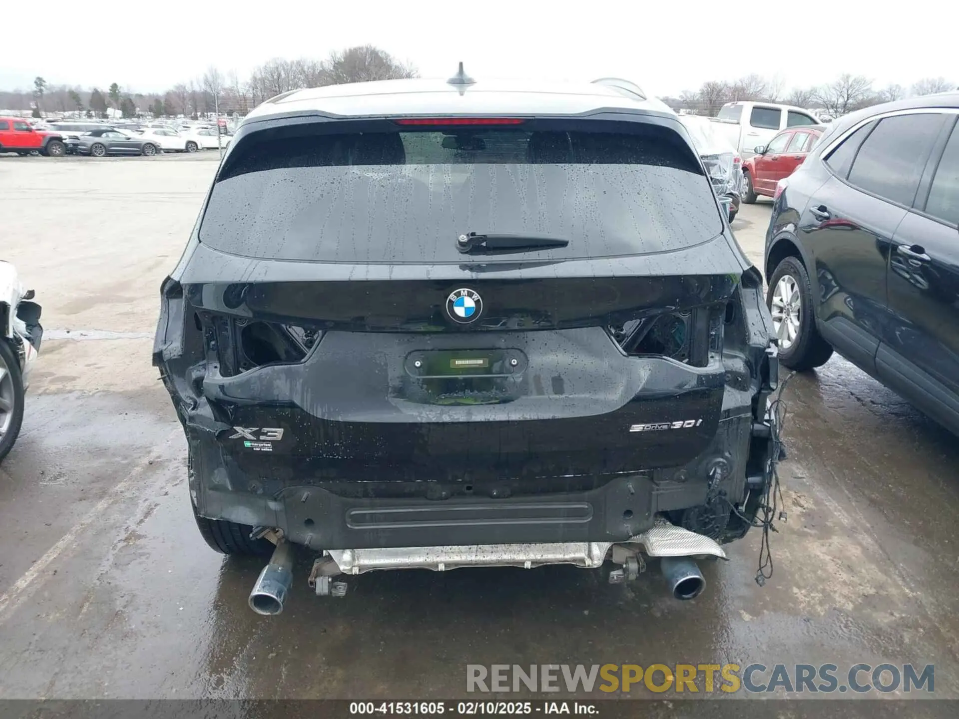 17 Photograph of a damaged car 5UXTY3C01L9B58559 BMW X3 2020