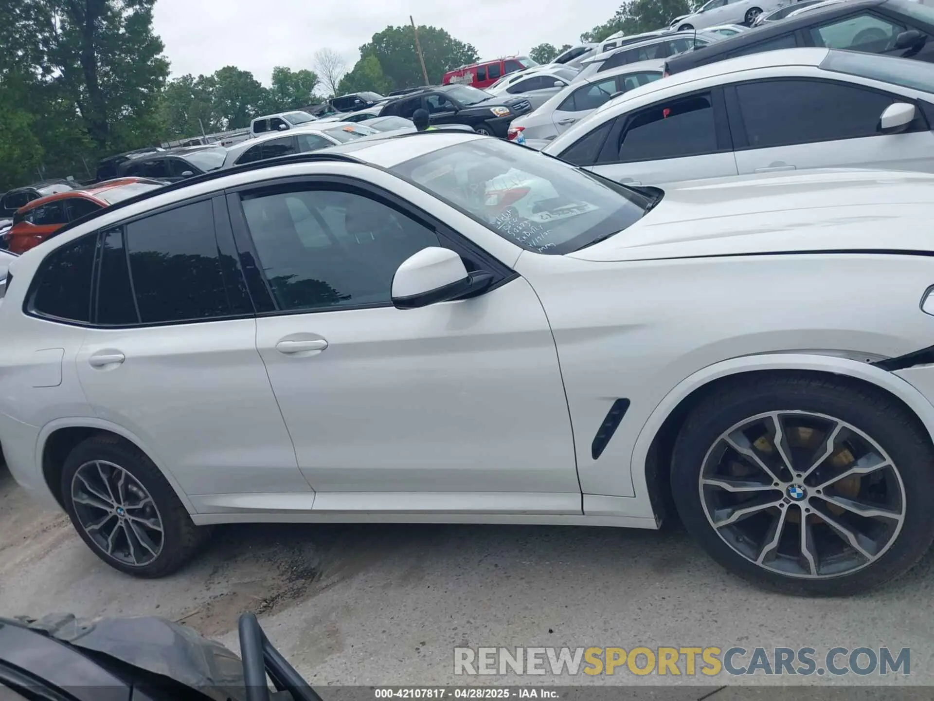 12 Photograph of a damaged car 5UXTY3C01L9C44244 BMW X3 2020
