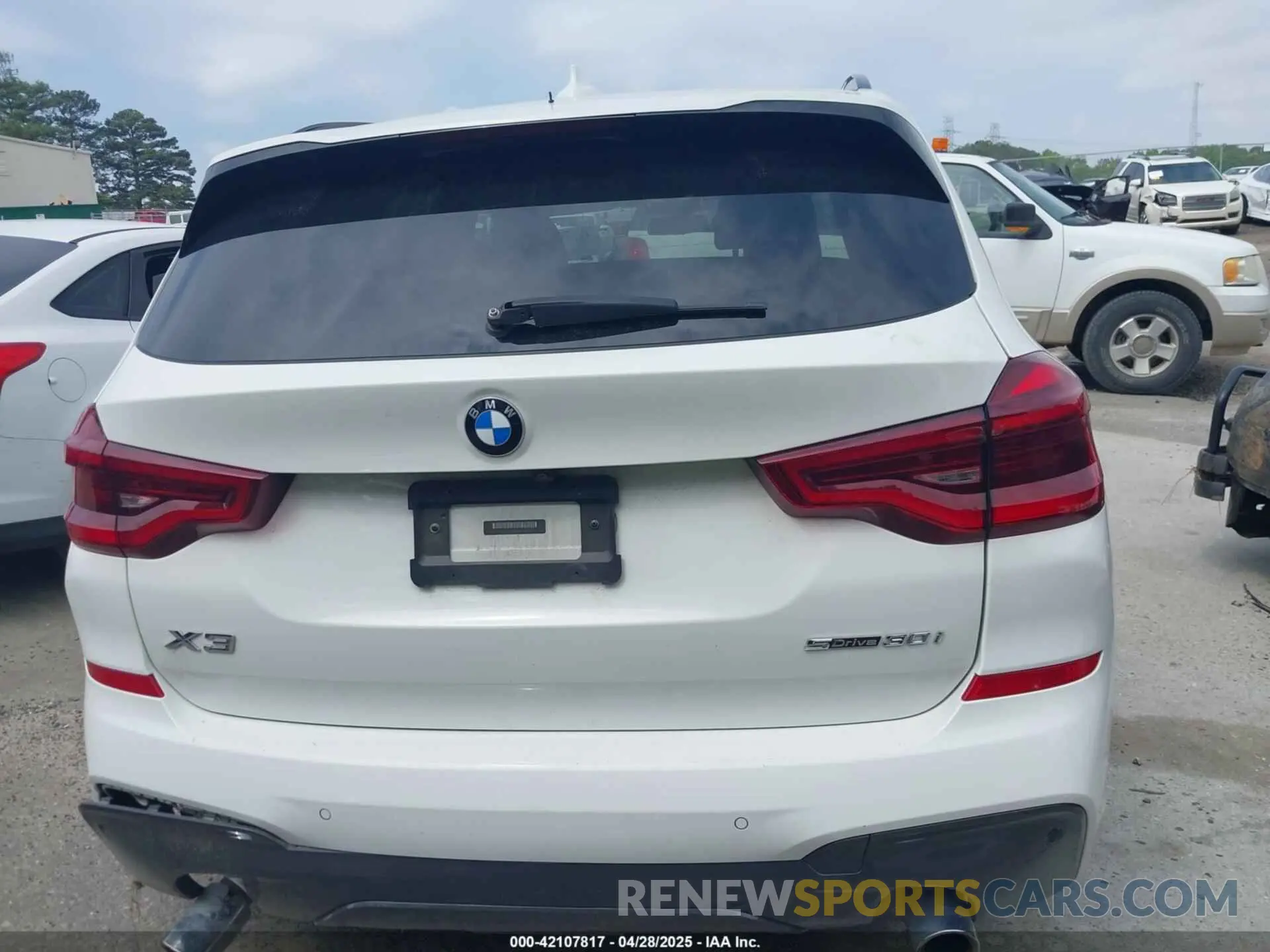 15 Photograph of a damaged car 5UXTY3C01L9C44244 BMW X3 2020