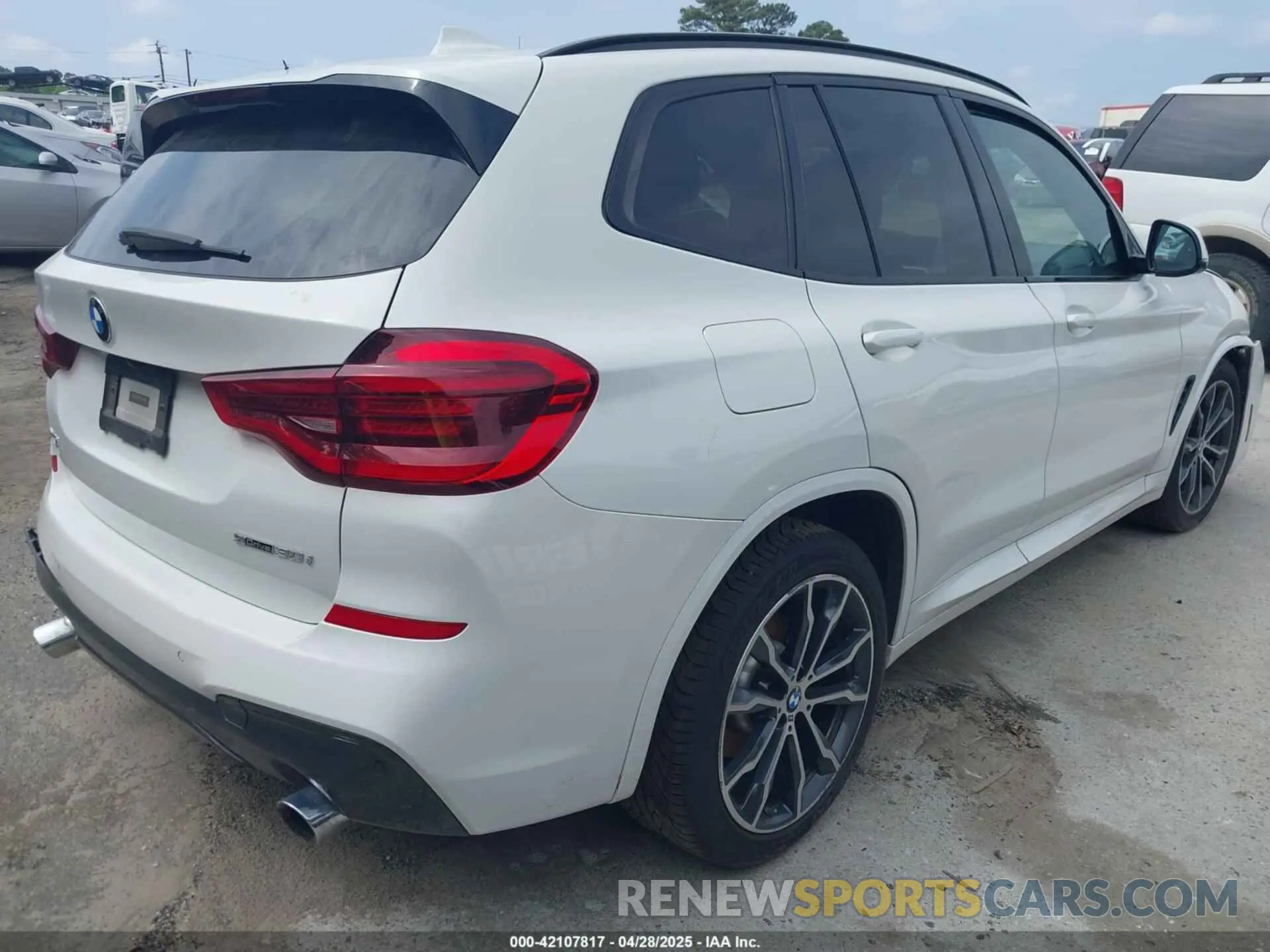 4 Photograph of a damaged car 5UXTY3C01L9C44244 BMW X3 2020