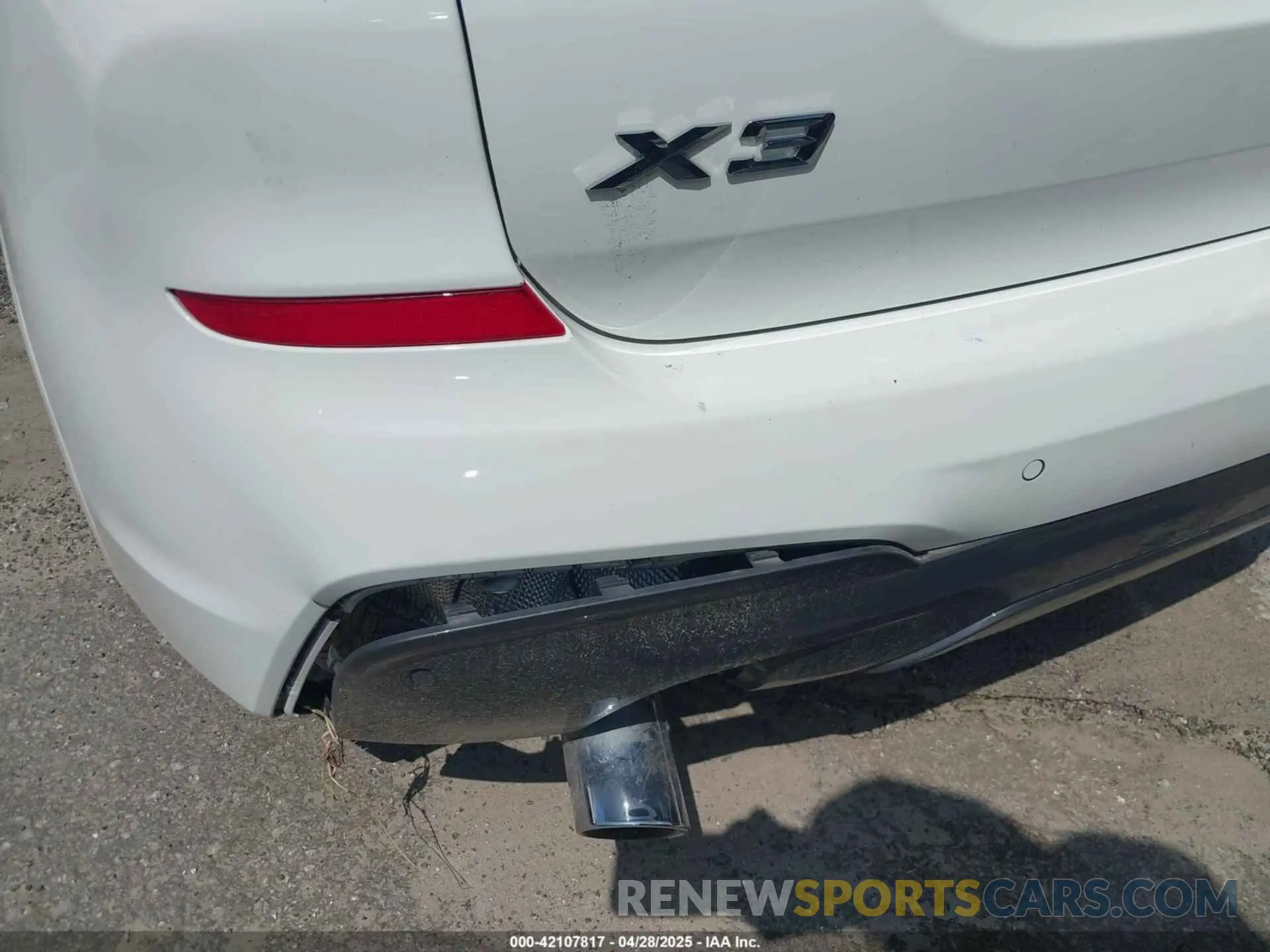 6 Photograph of a damaged car 5UXTY3C01L9C44244 BMW X3 2020