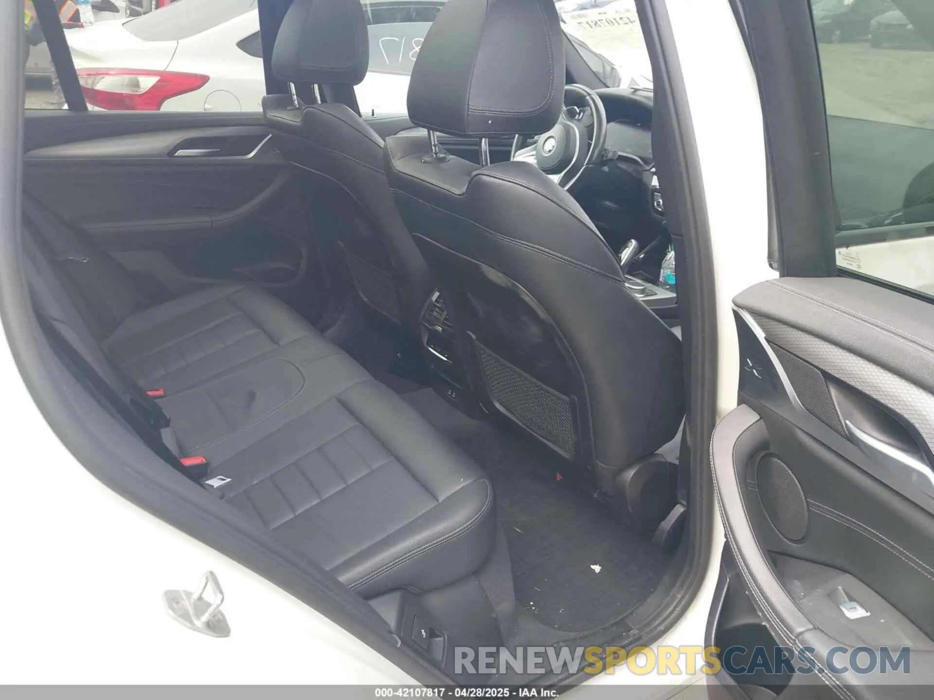 8 Photograph of a damaged car 5UXTY3C01L9C44244 BMW X3 2020