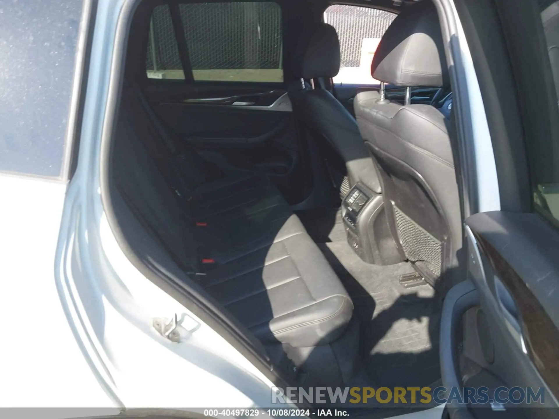 8 Photograph of a damaged car 5UXTY3C02LLU72575 BMW X3 2020