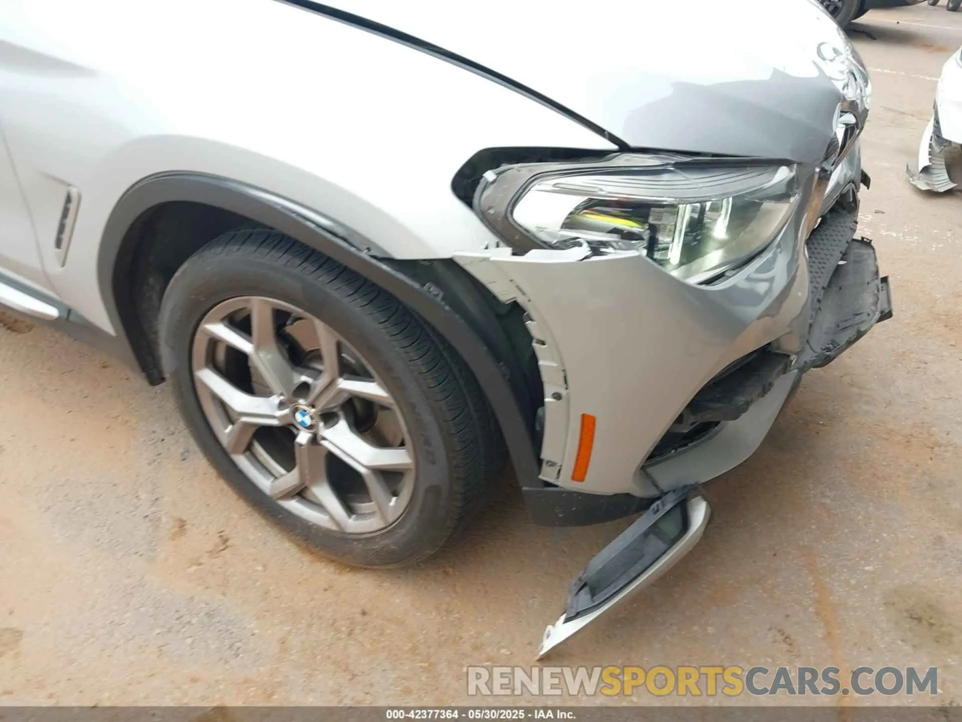 18 Photograph of a damaged car 5UXTY3C04L9C46134 BMW X3 2020