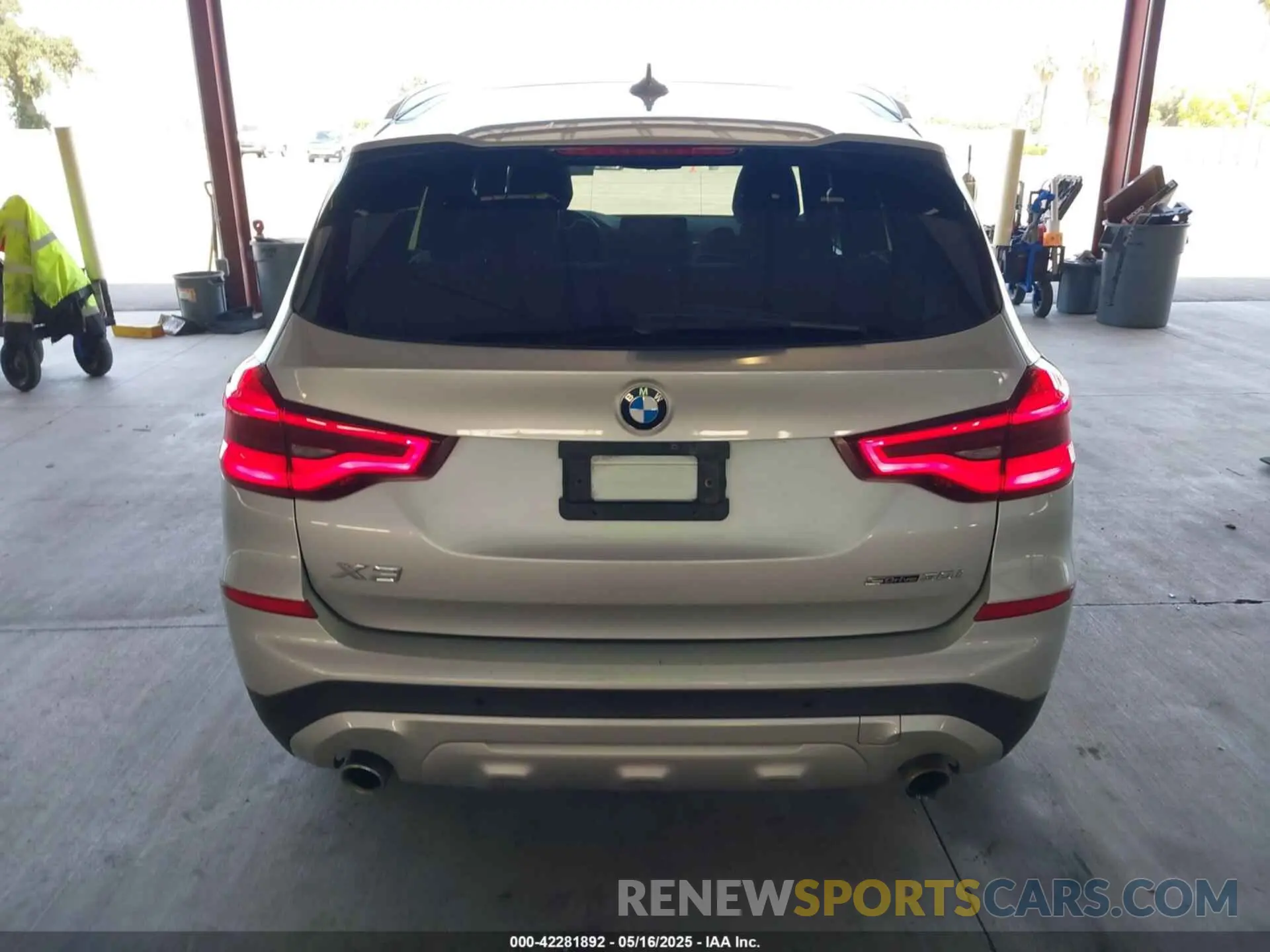 17 Photograph of a damaged car 5UXTY3C05LLE55644 BMW X3 2020