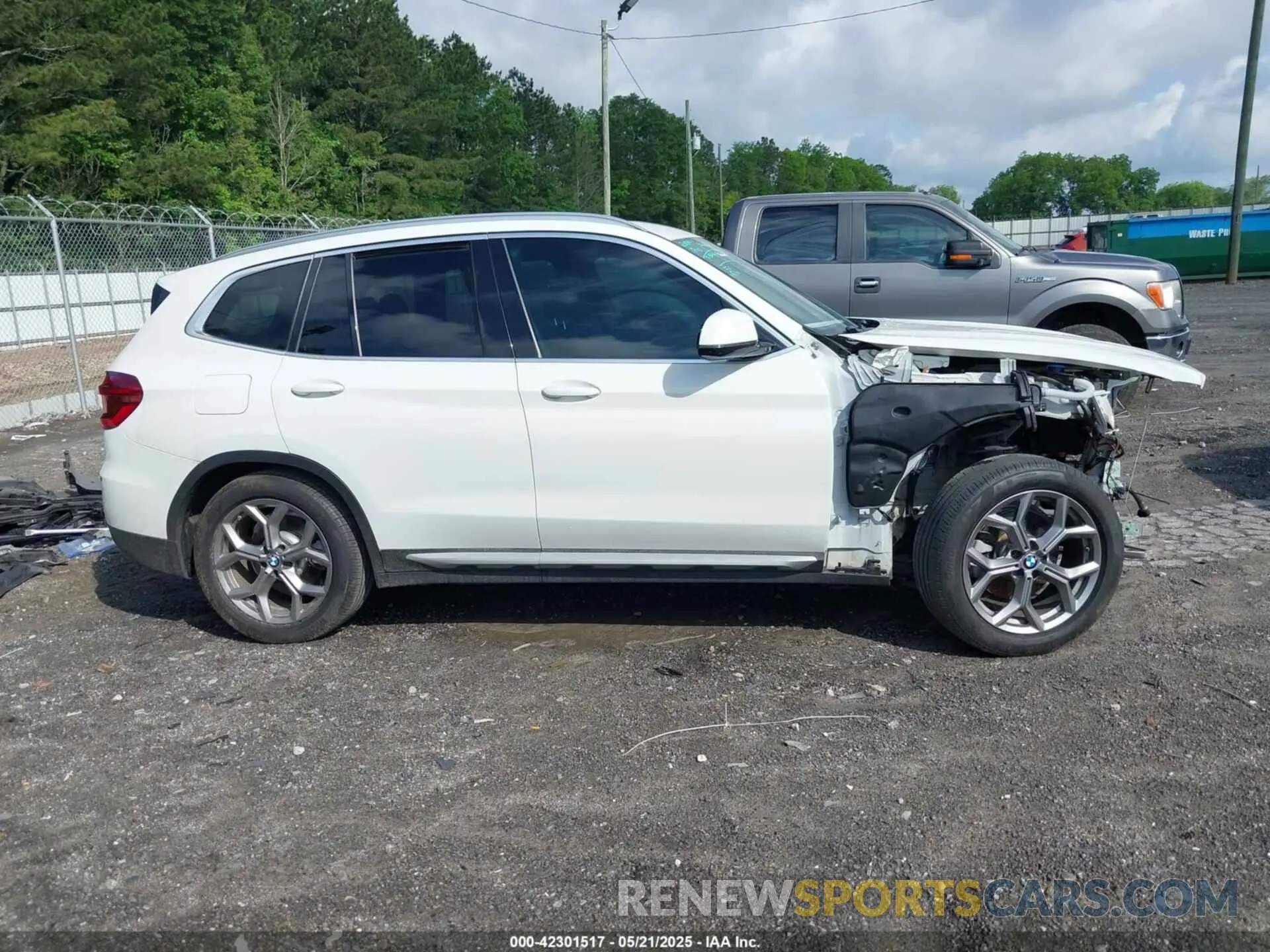 14 Photograph of a damaged car 5UXTY3C05LLU70867 BMW X3 2020