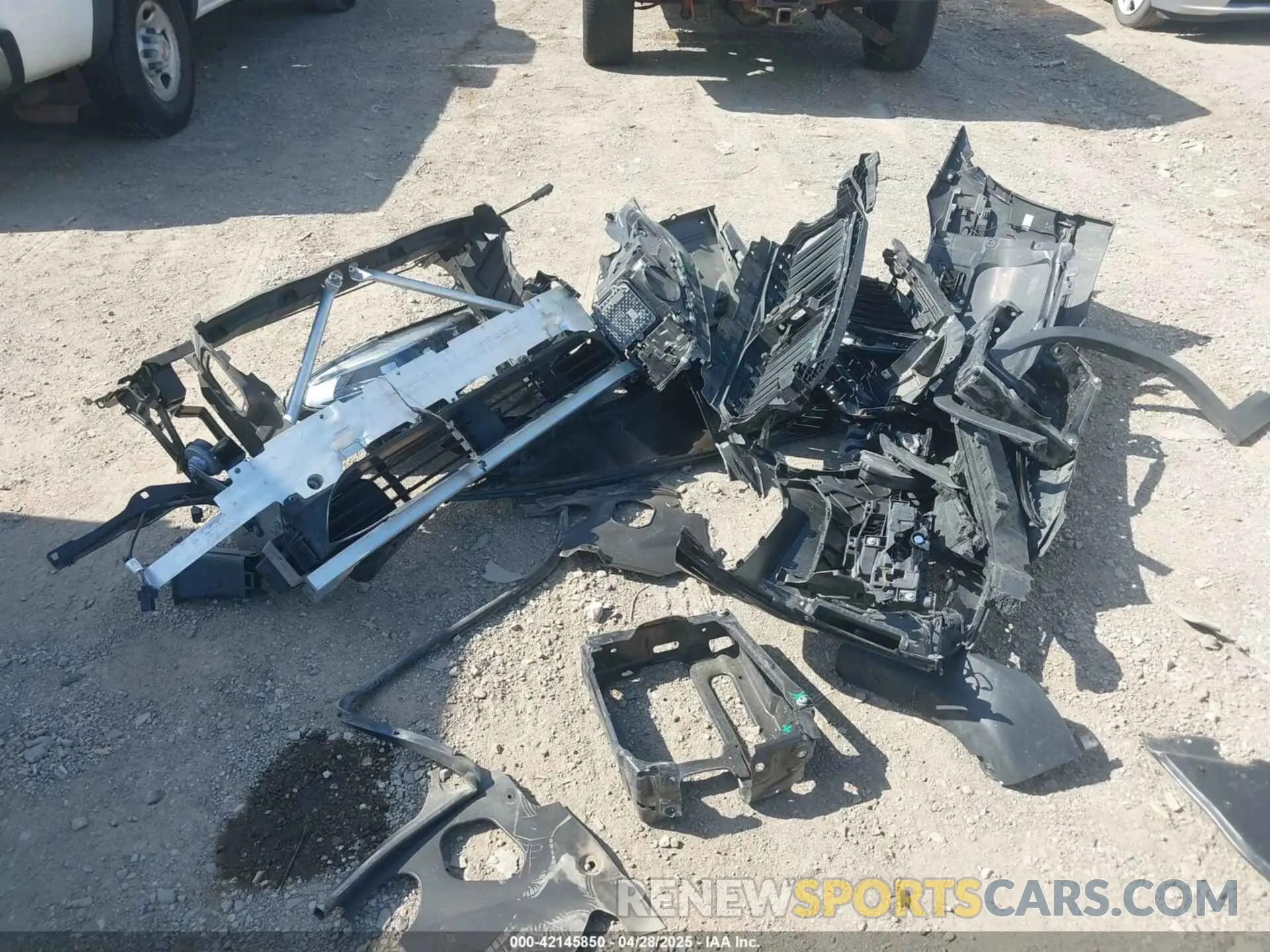 12 Photograph of a damaged car 5UXTY3C06LLU69498 BMW X3 2020