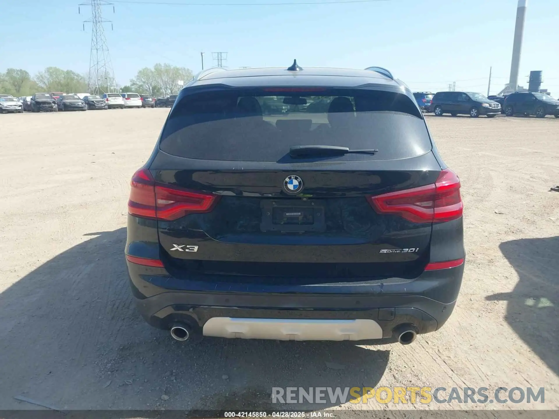 17 Photograph of a damaged car 5UXTY3C06LLU69498 BMW X3 2020