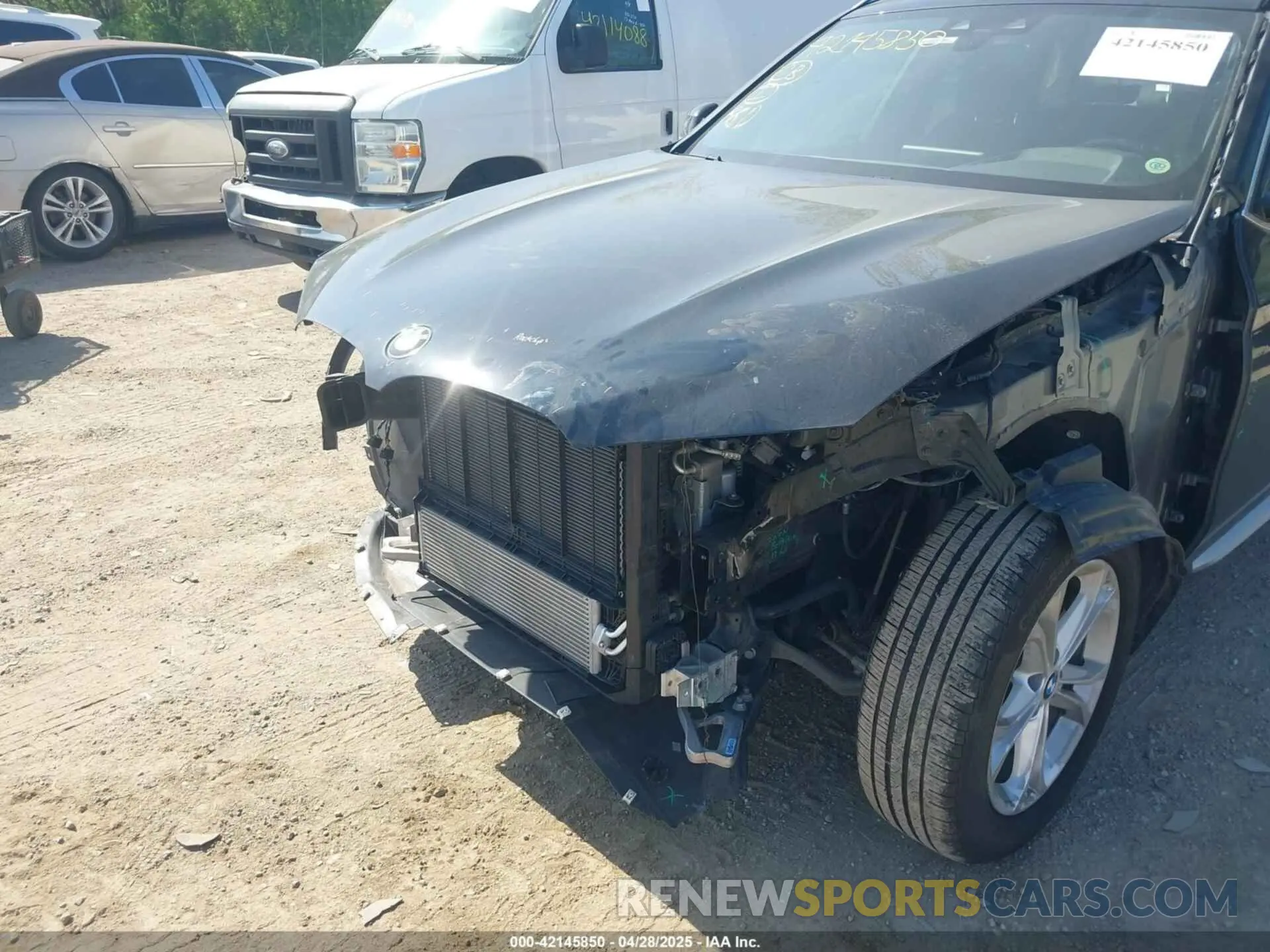 6 Photograph of a damaged car 5UXTY3C06LLU69498 BMW X3 2020