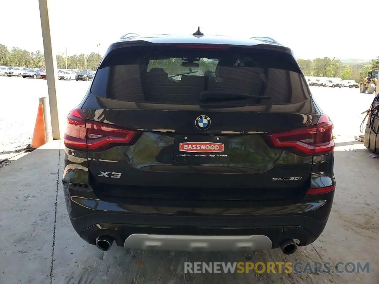 6 Photograph of a damaged car 5UXTY3C06LLU71090 BMW X3 2020