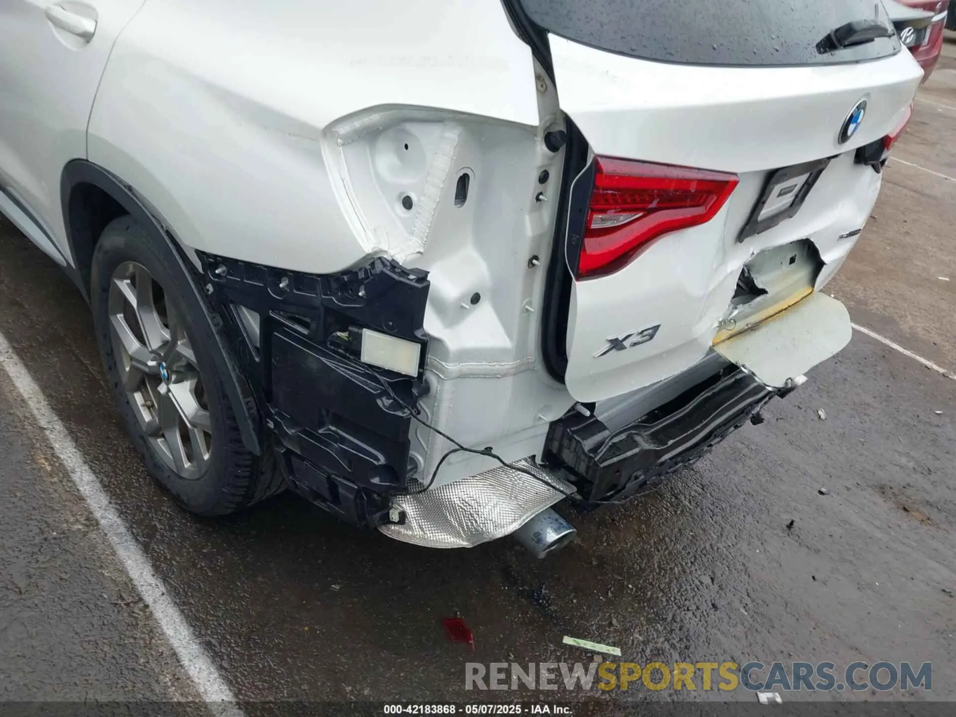 18 Photograph of a damaged car 5UXTY3C07L9B58551 BMW X3 2020
