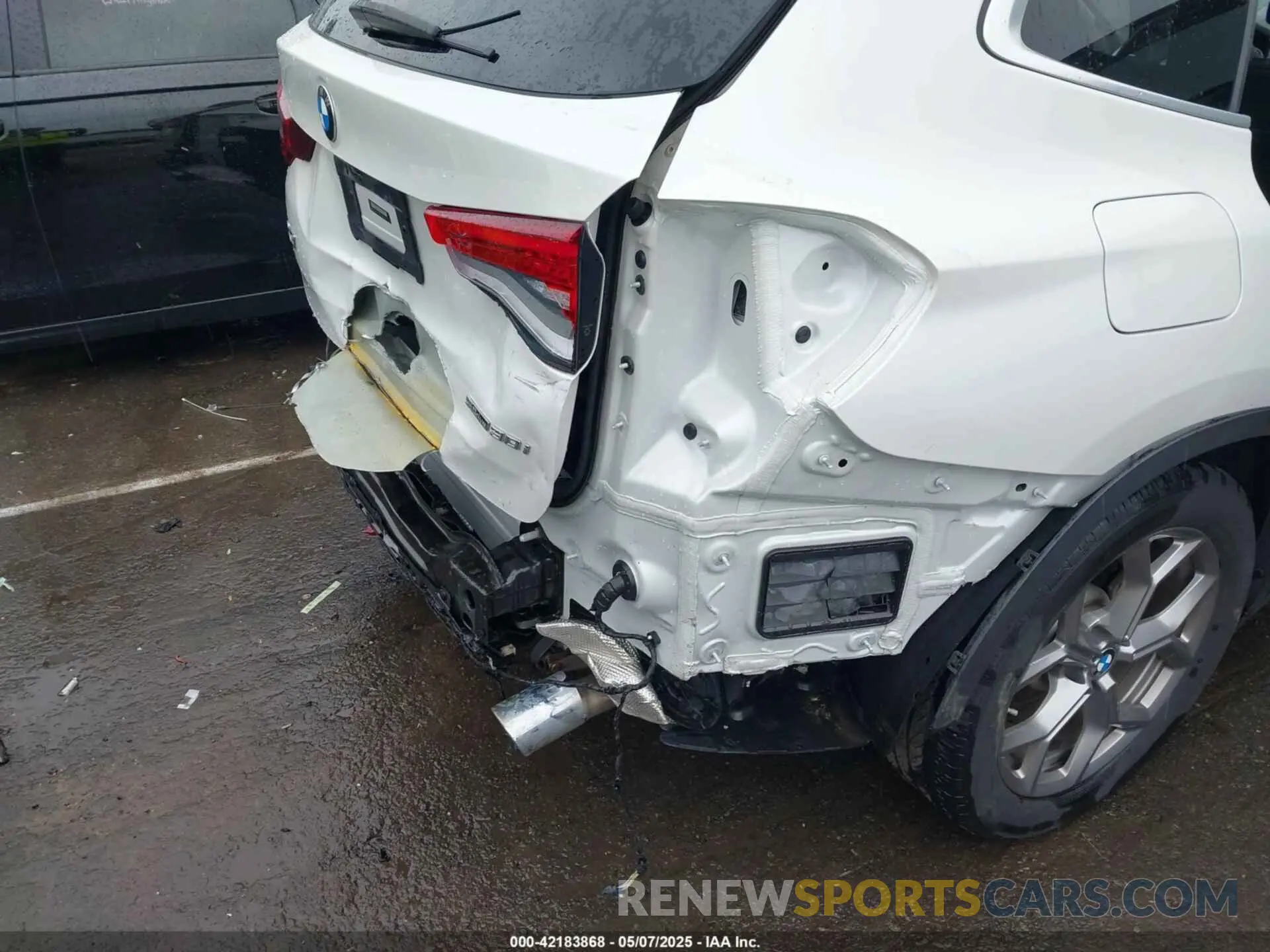 6 Photograph of a damaged car 5UXTY3C07L9B58551 BMW X3 2020