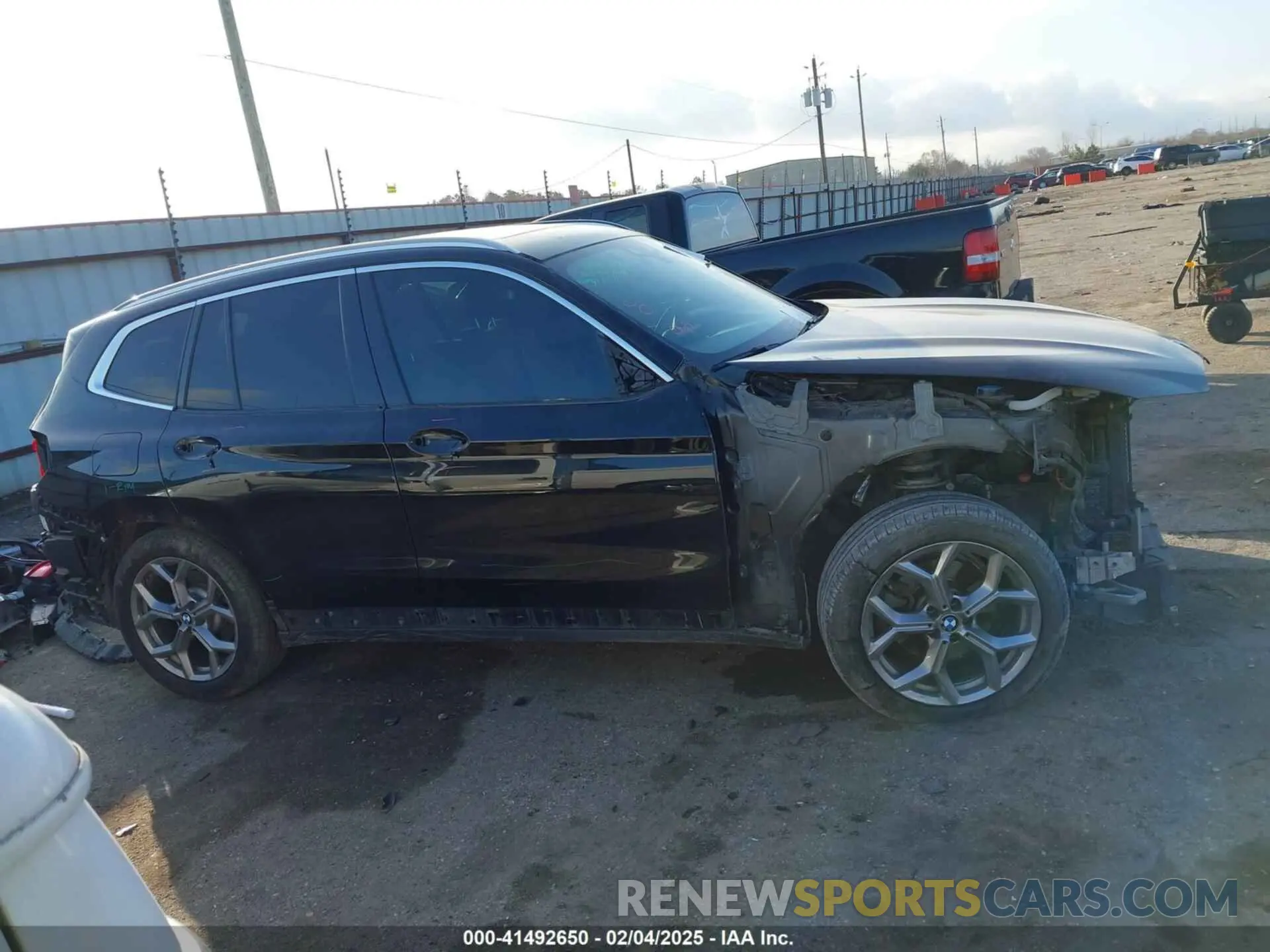 14 Photograph of a damaged car 5UXTY3C07LLU70420 BMW X3 2020