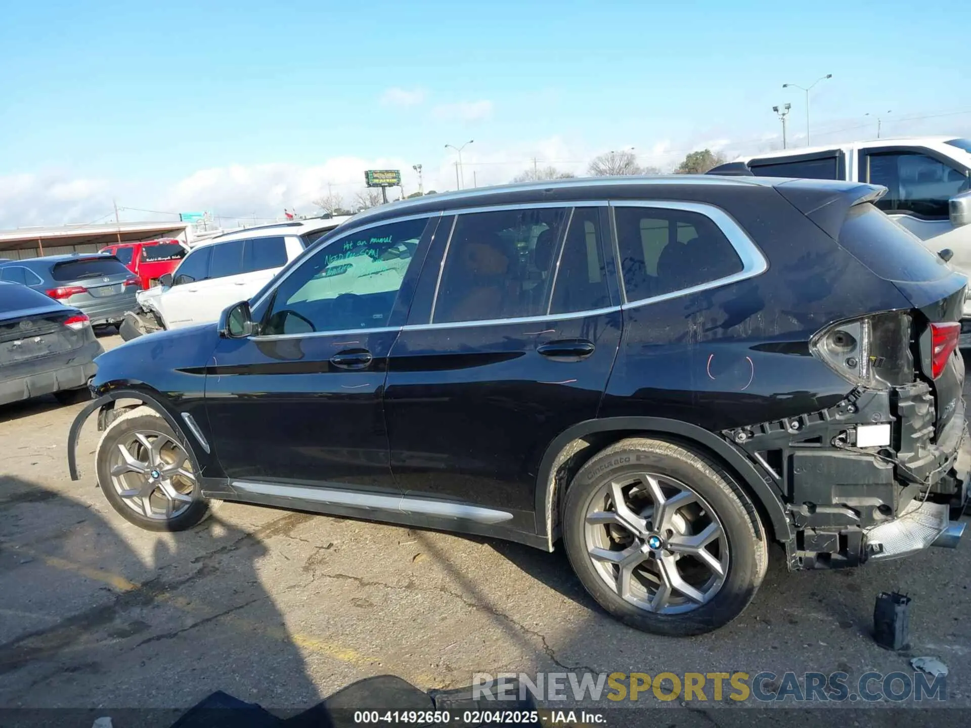 15 Photograph of a damaged car 5UXTY3C07LLU70420 BMW X3 2020