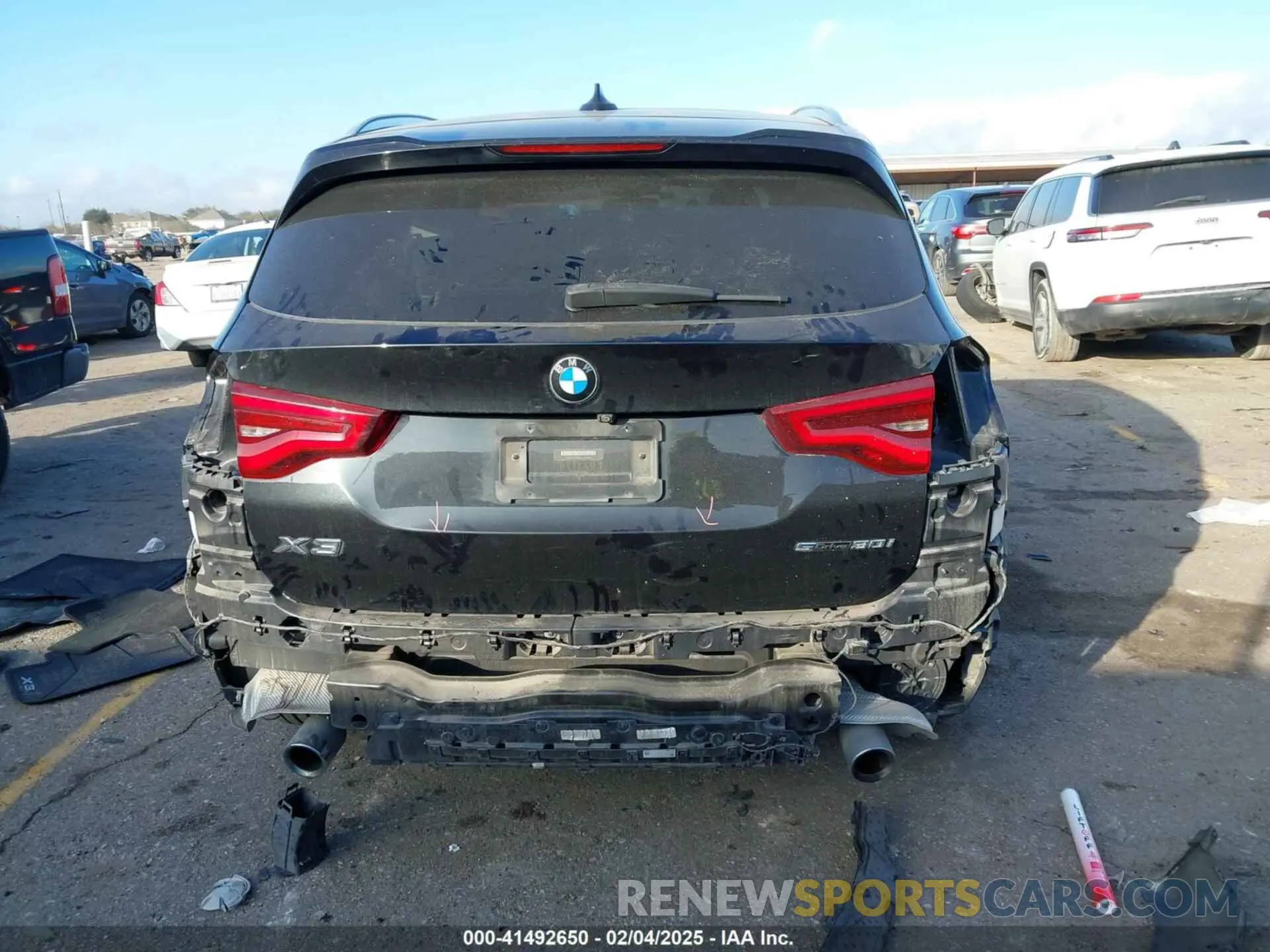 17 Photograph of a damaged car 5UXTY3C07LLU70420 BMW X3 2020