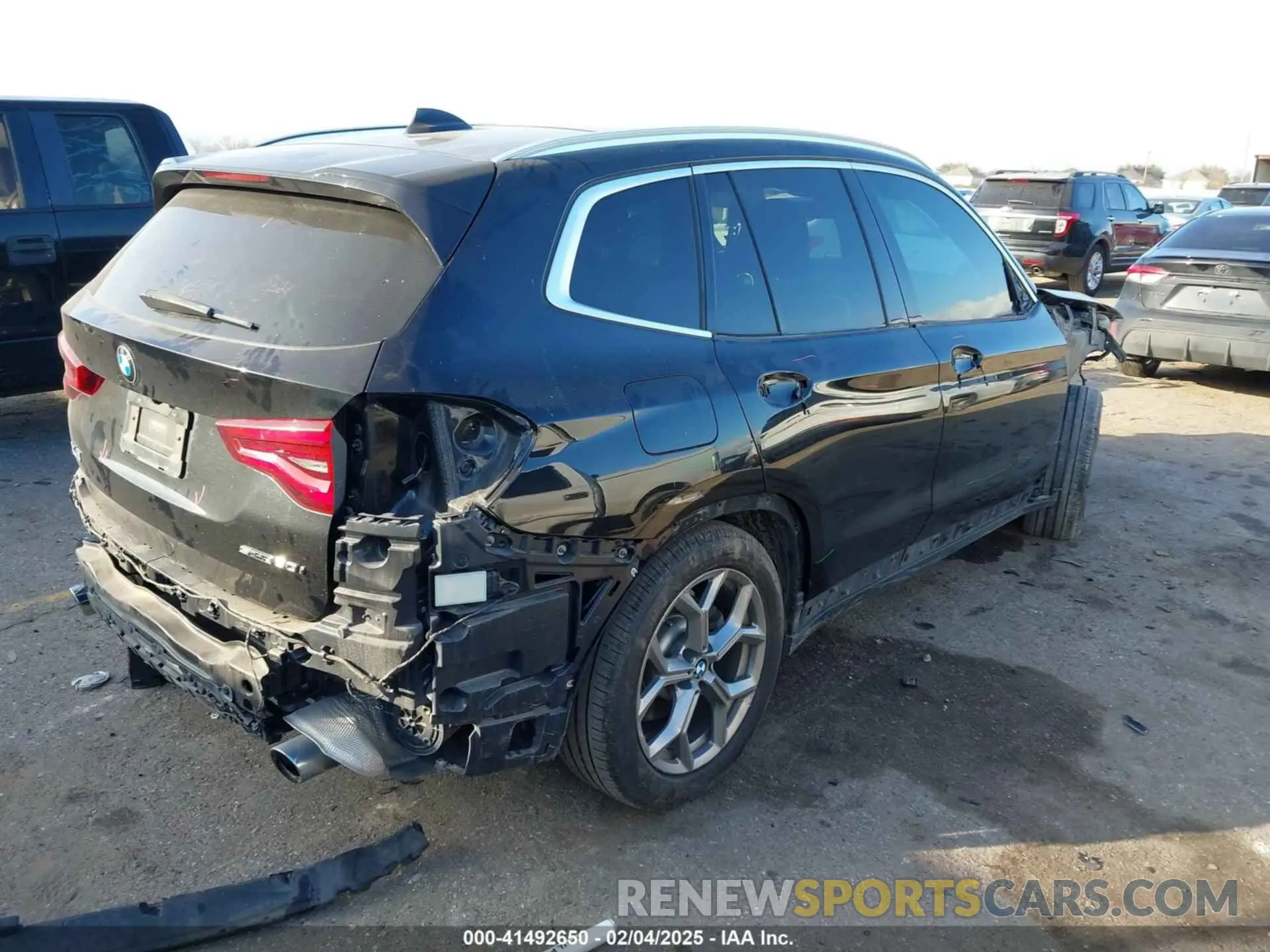 4 Photograph of a damaged car 5UXTY3C07LLU70420 BMW X3 2020